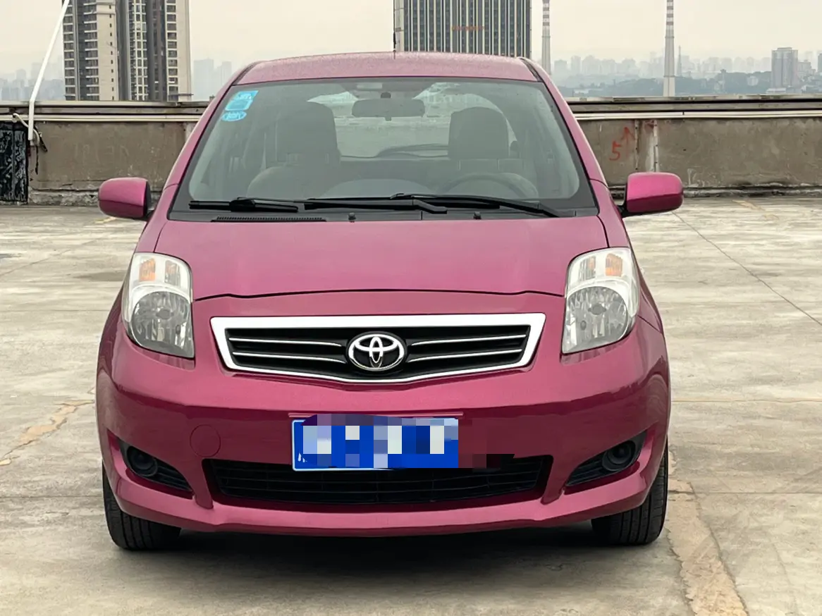 Toyota Yaris  из Китая