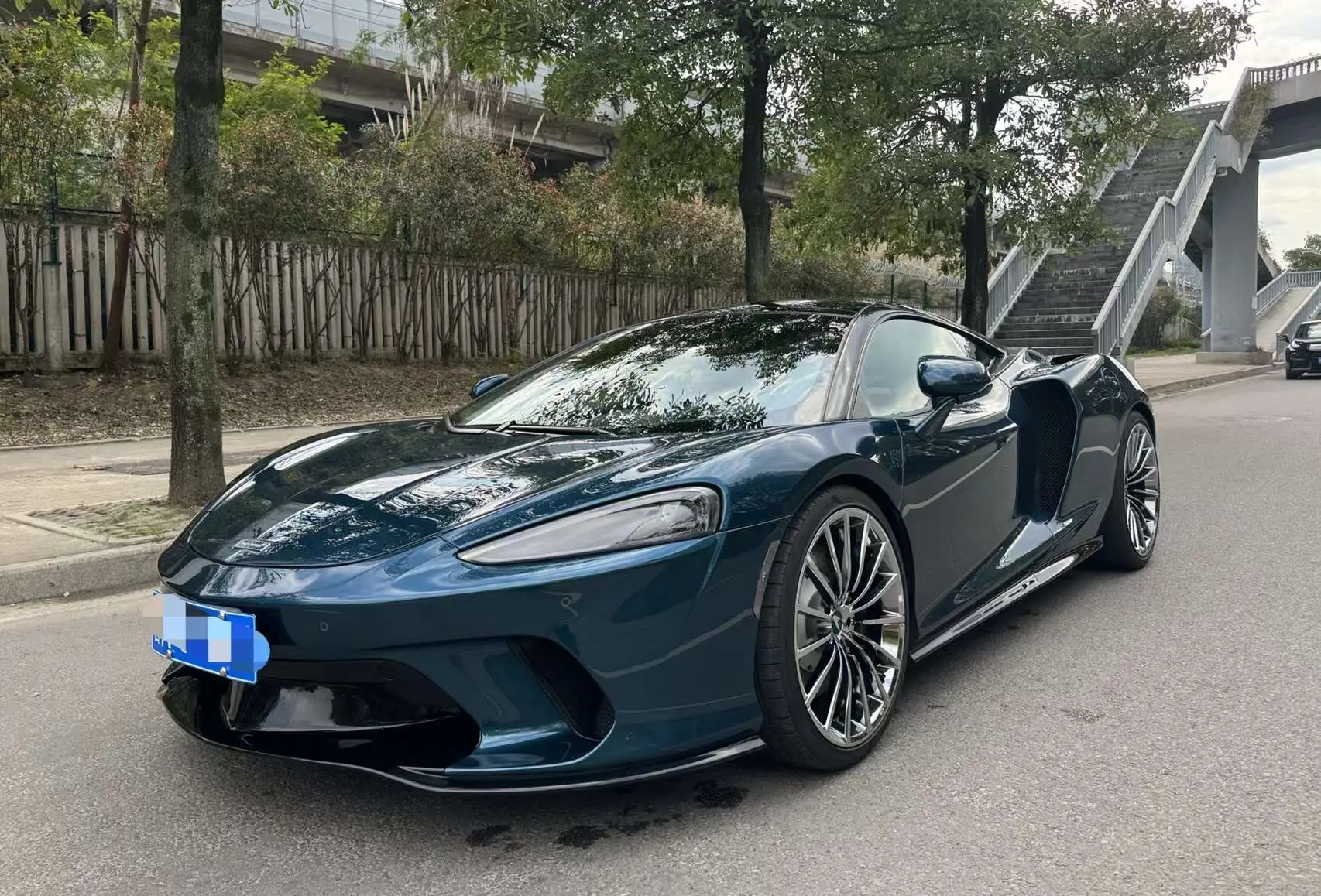 McLaren GT  из Китая