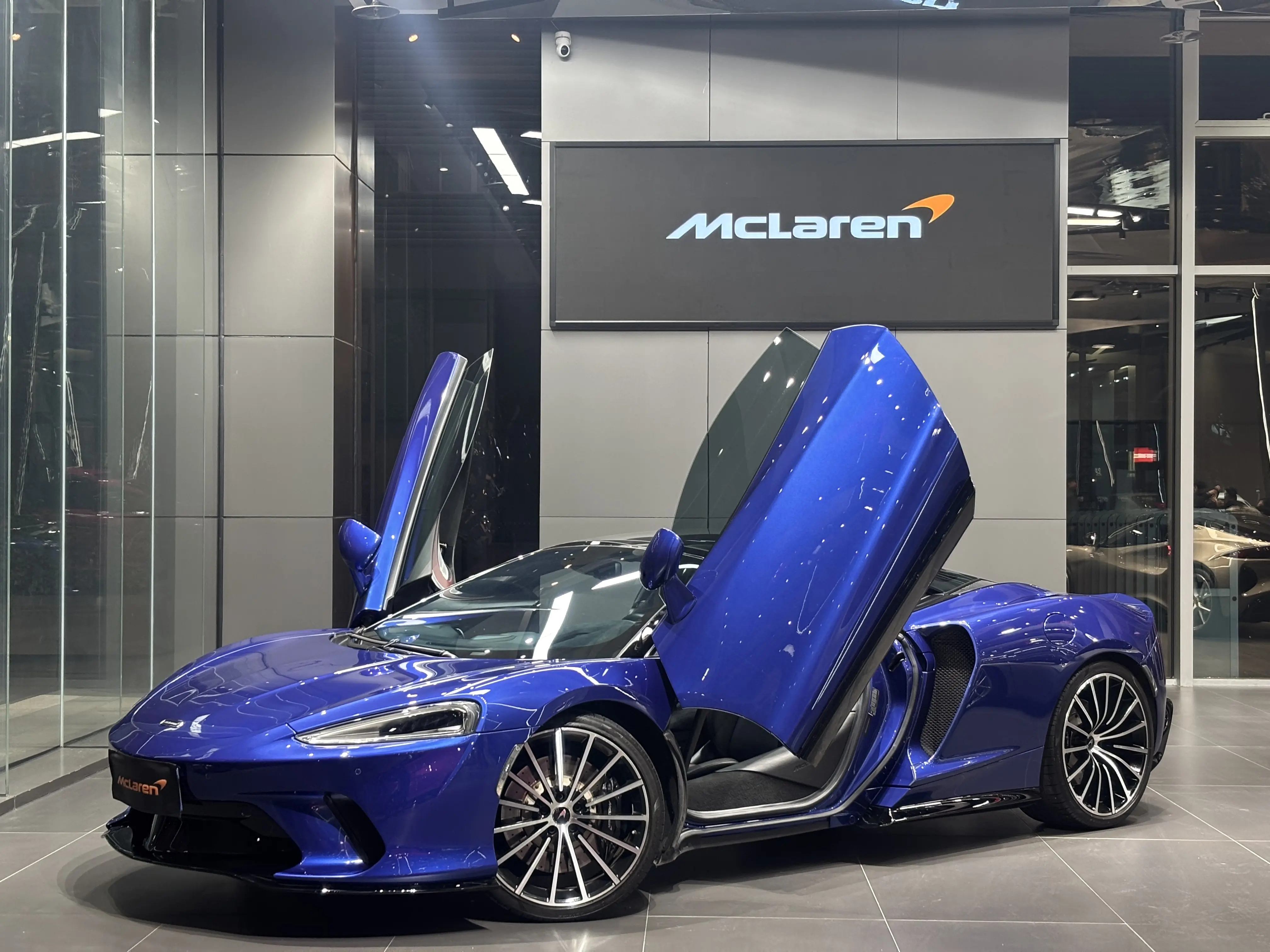 McLaren GT  из Китая