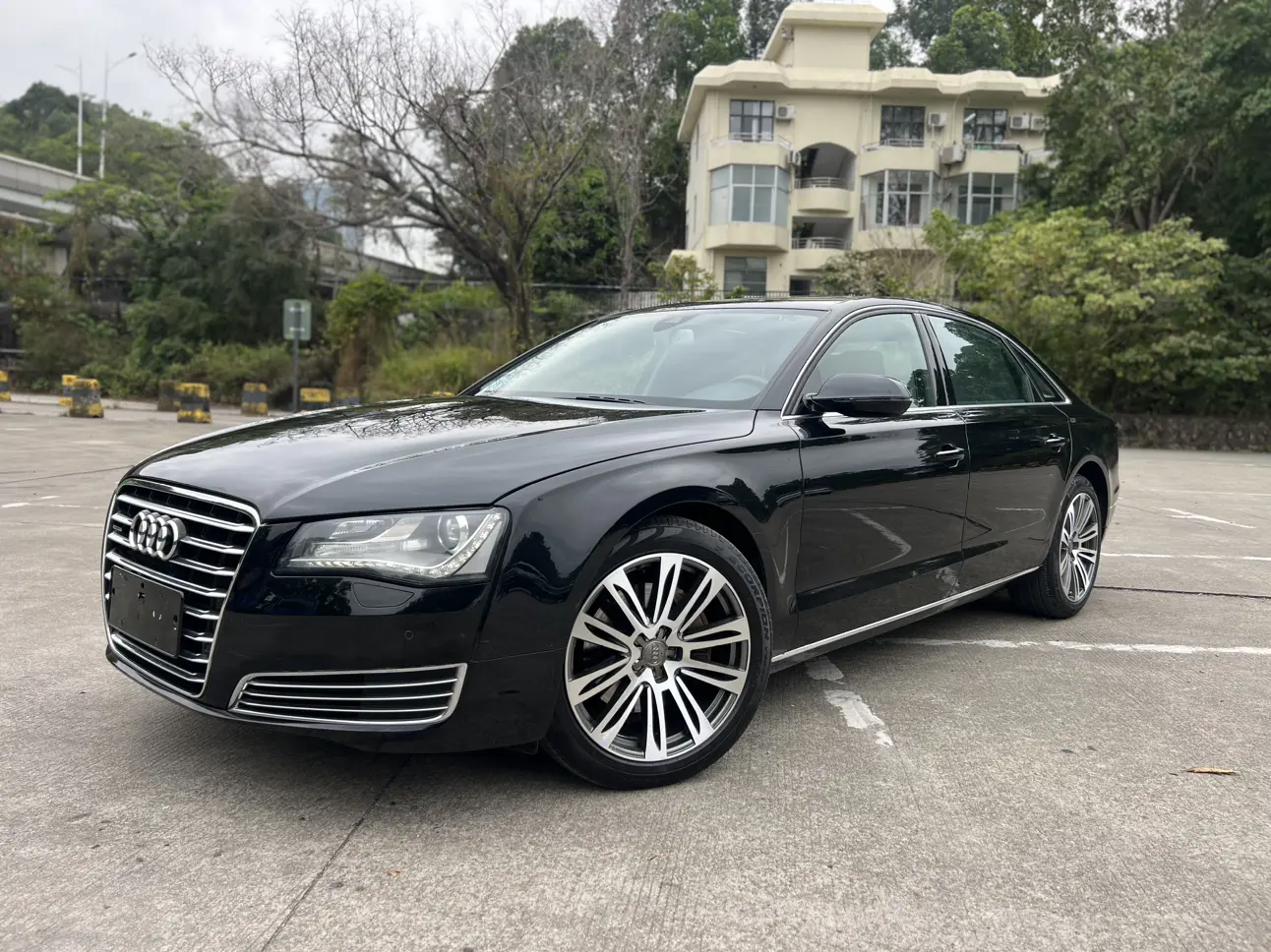 Audi A8  из Китая