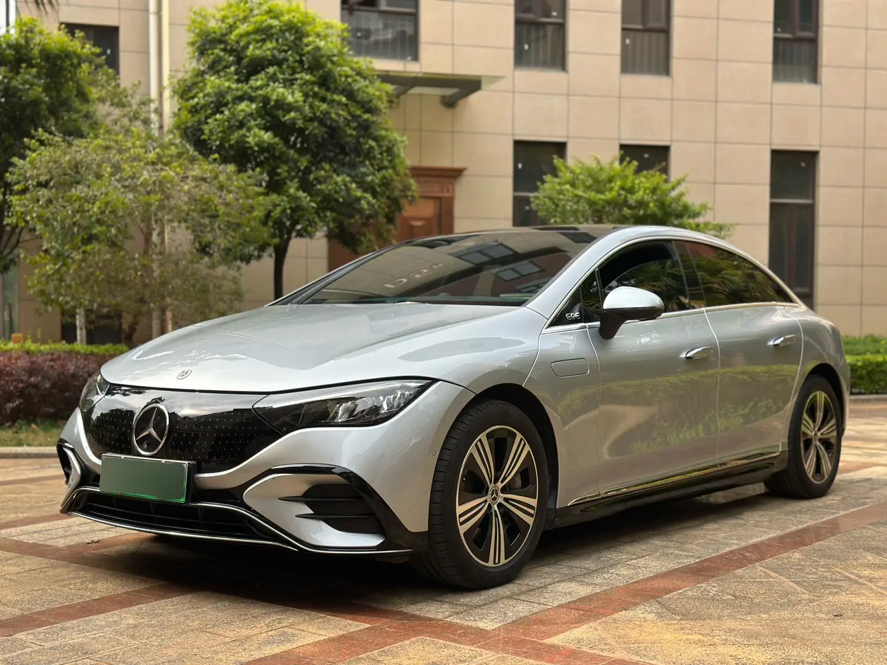 Mercedes-Benz EQE  из Китая