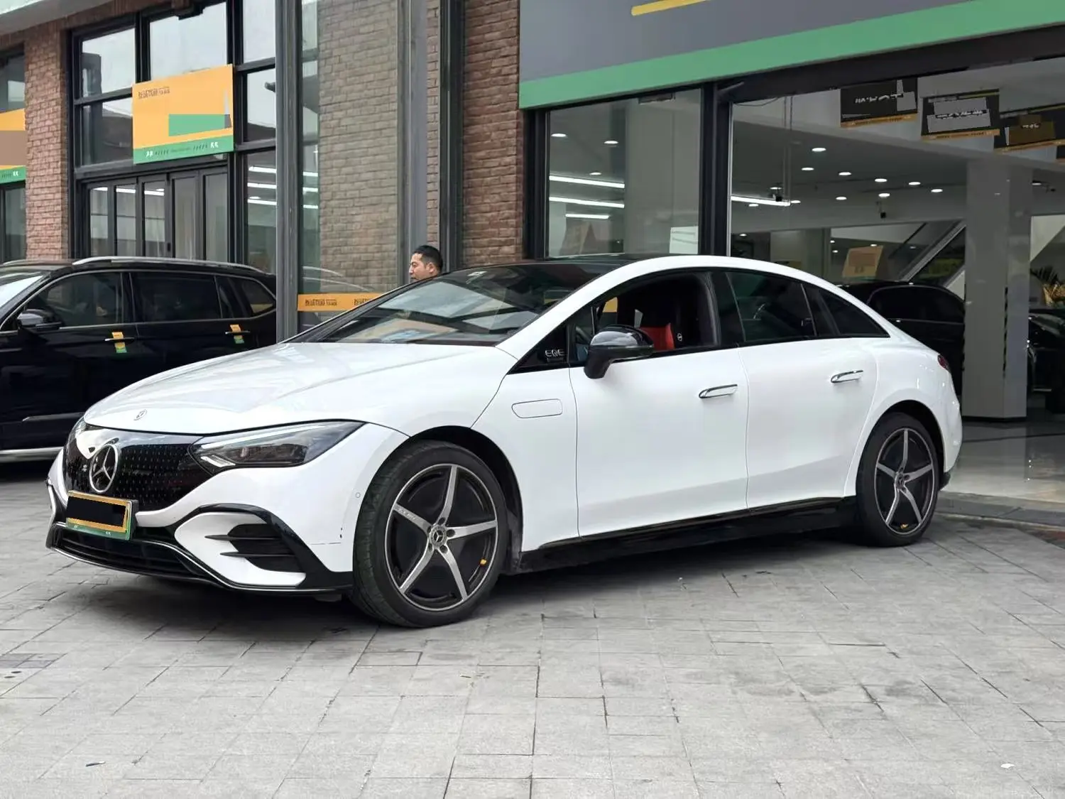 Mercedes-Benz EQE  из Китая