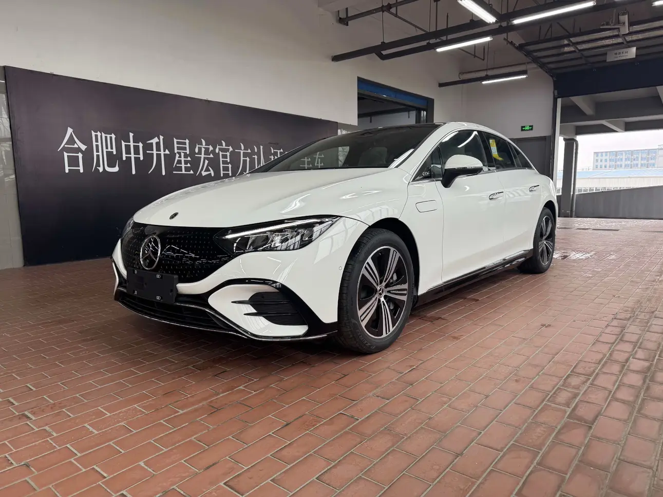 Mercedes-Benz EQE  из Китая