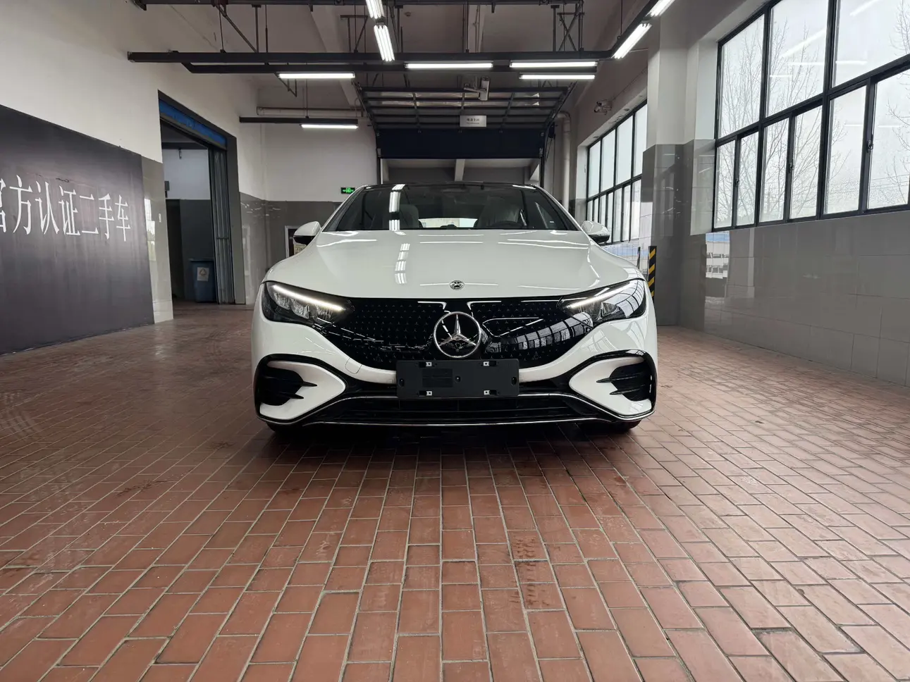 Mercedes-Benz EQE  из Китая