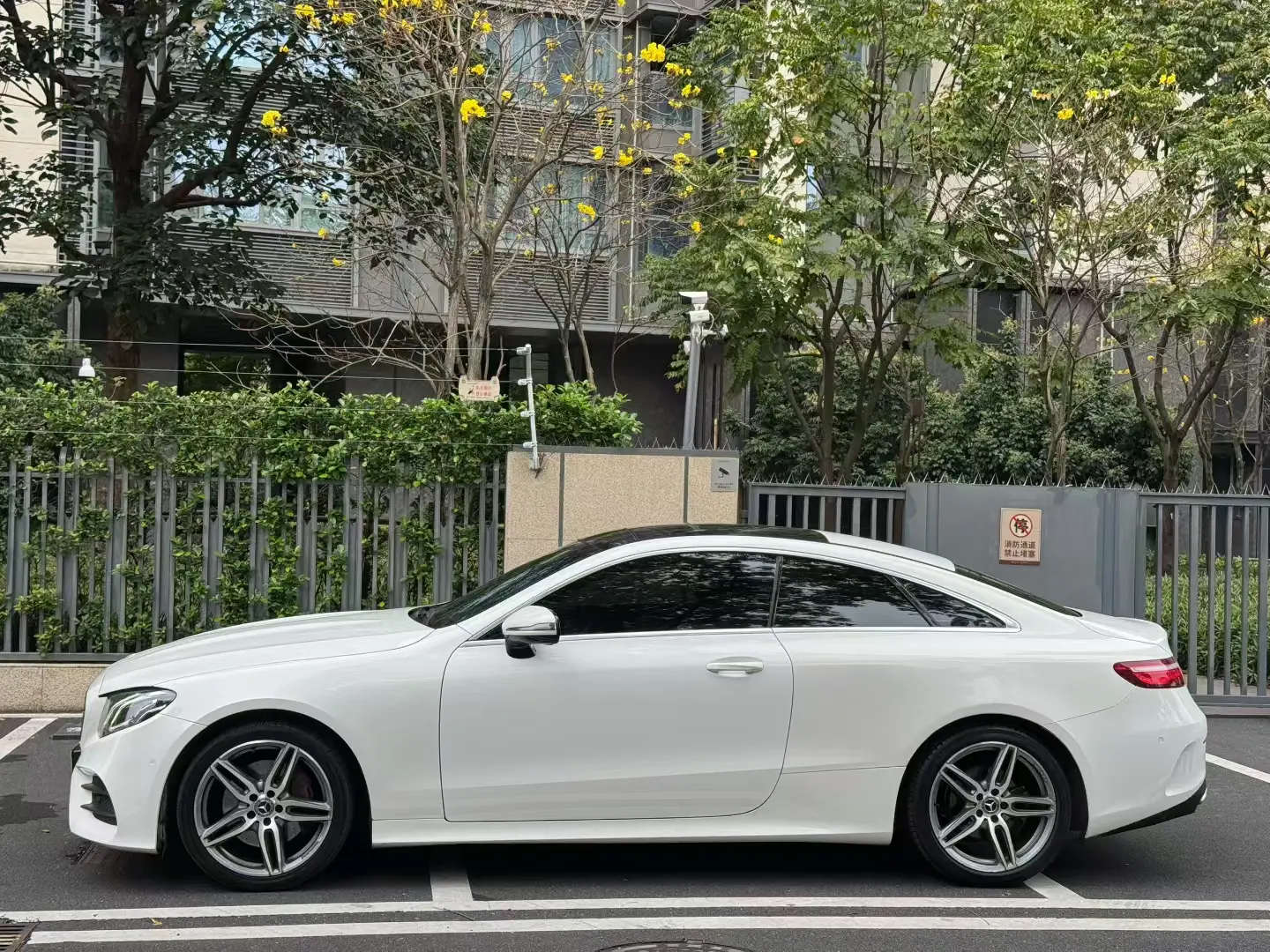 Mercedes-Benz E-Class  из Китая