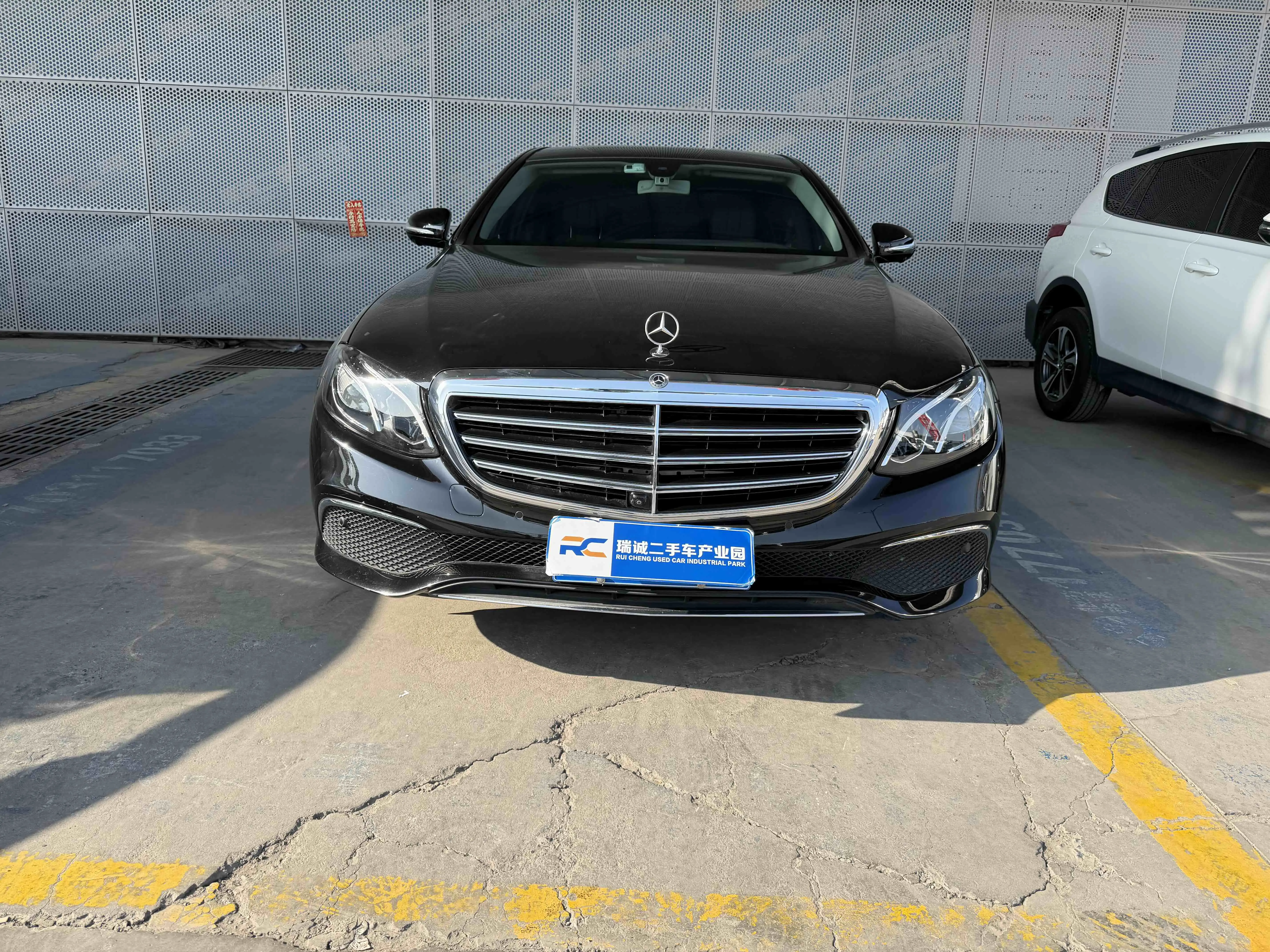 Mercedes-Benz E-Class  из Китая