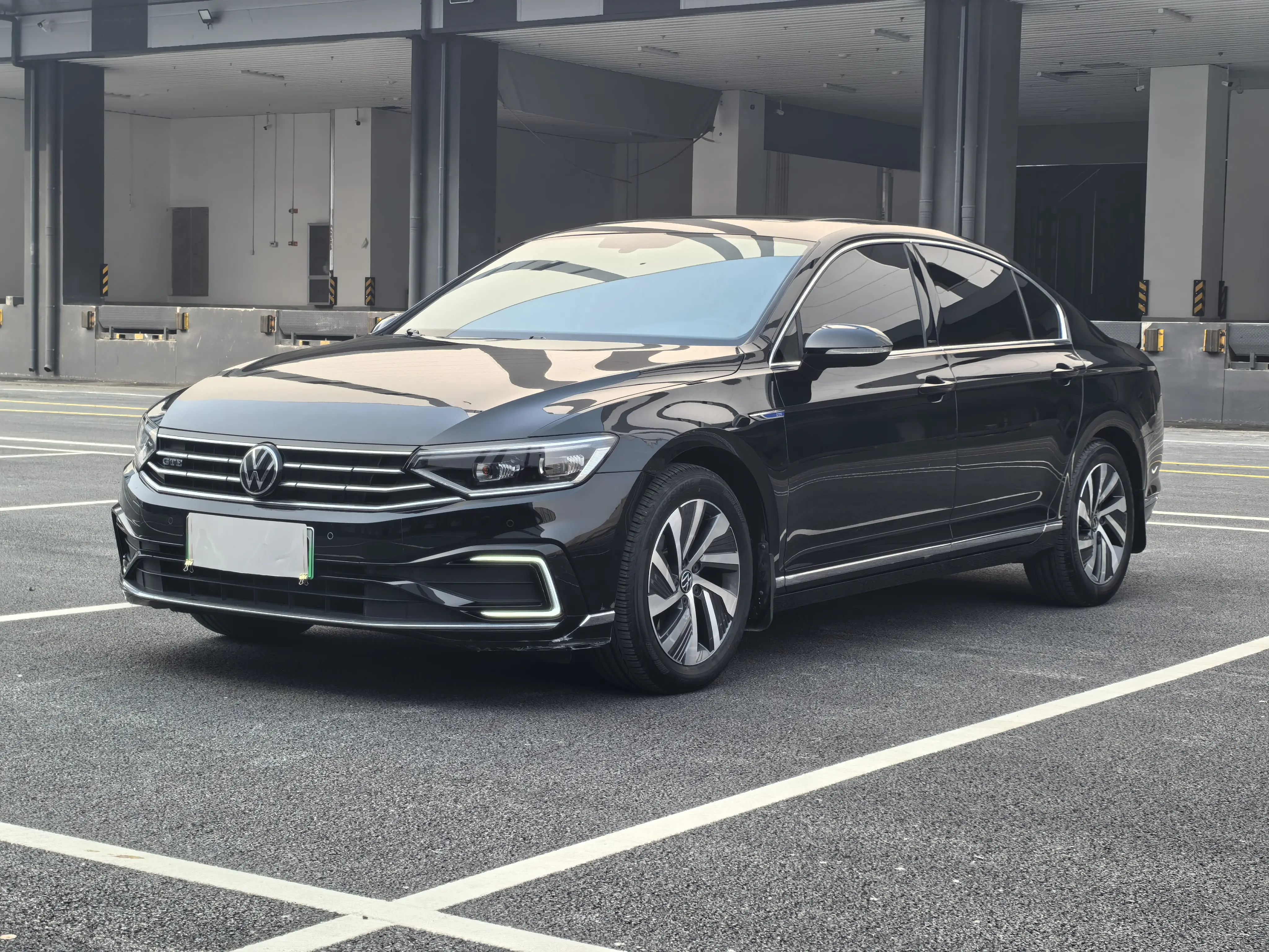 Volkswagen Magotan PHEV  из Китая