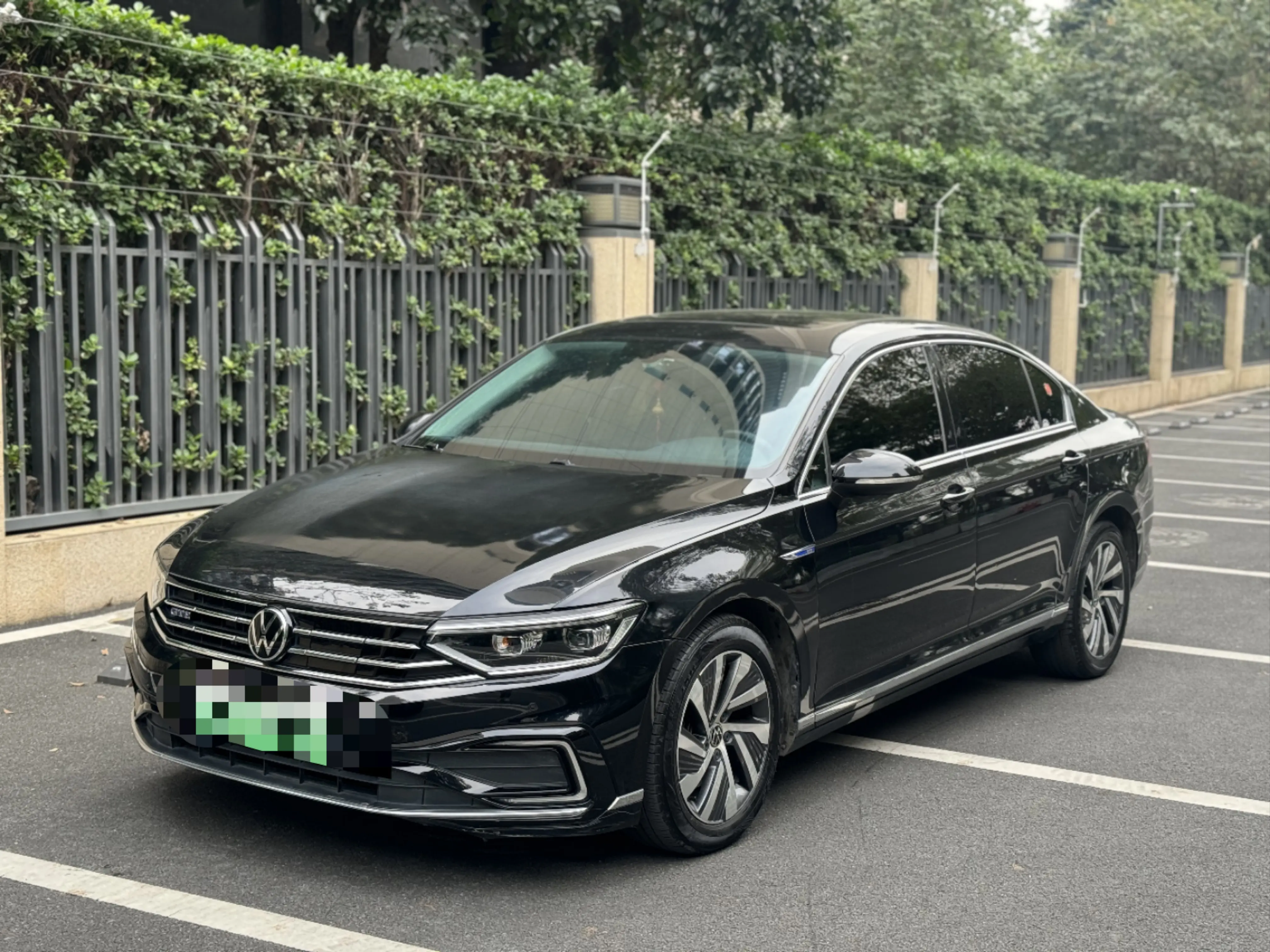 Volkswagen Magotan PHEV  из Китая