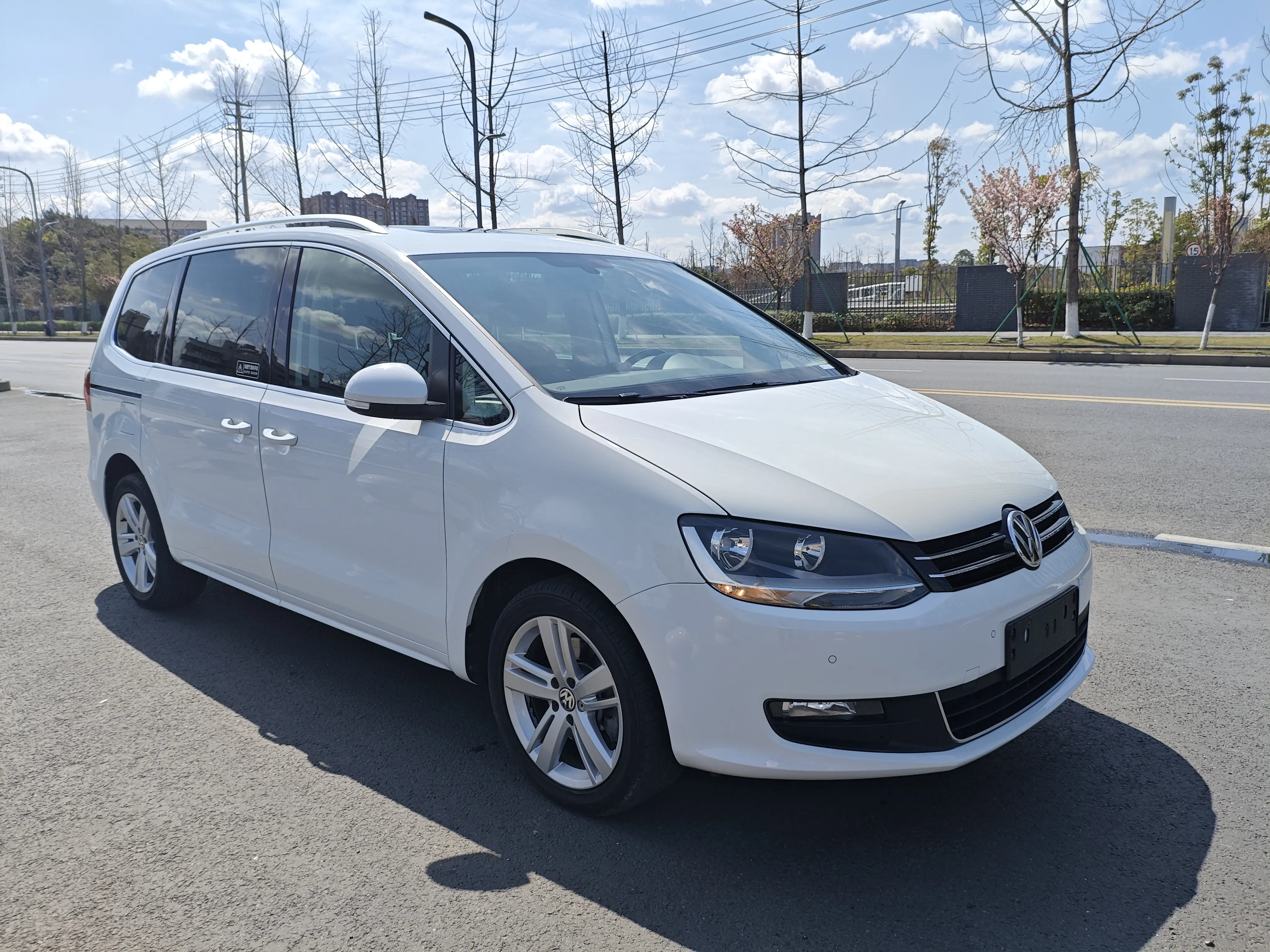 Volkswagen Sharon  из Китая