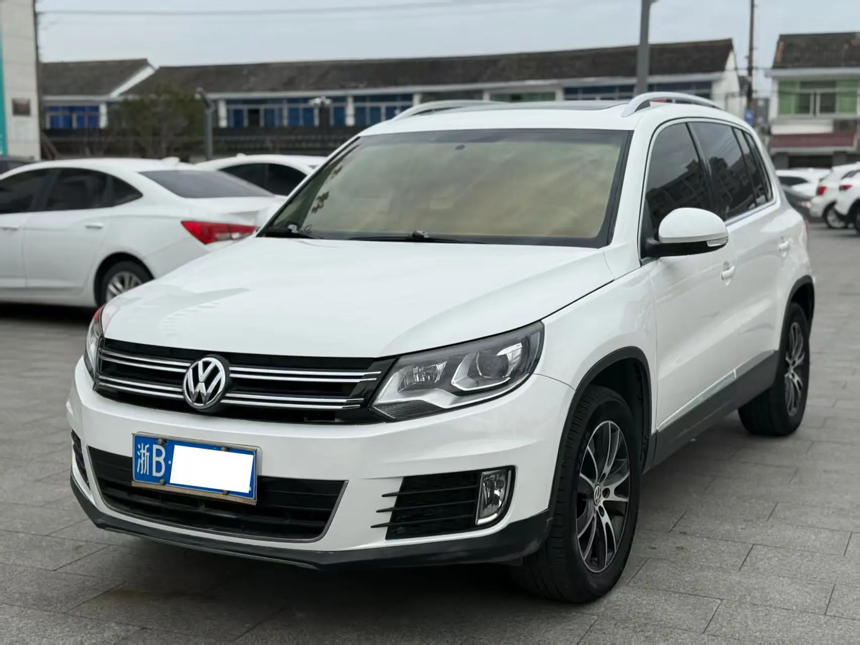 Volkswagen Tiguan (Tharu)  из Китая
