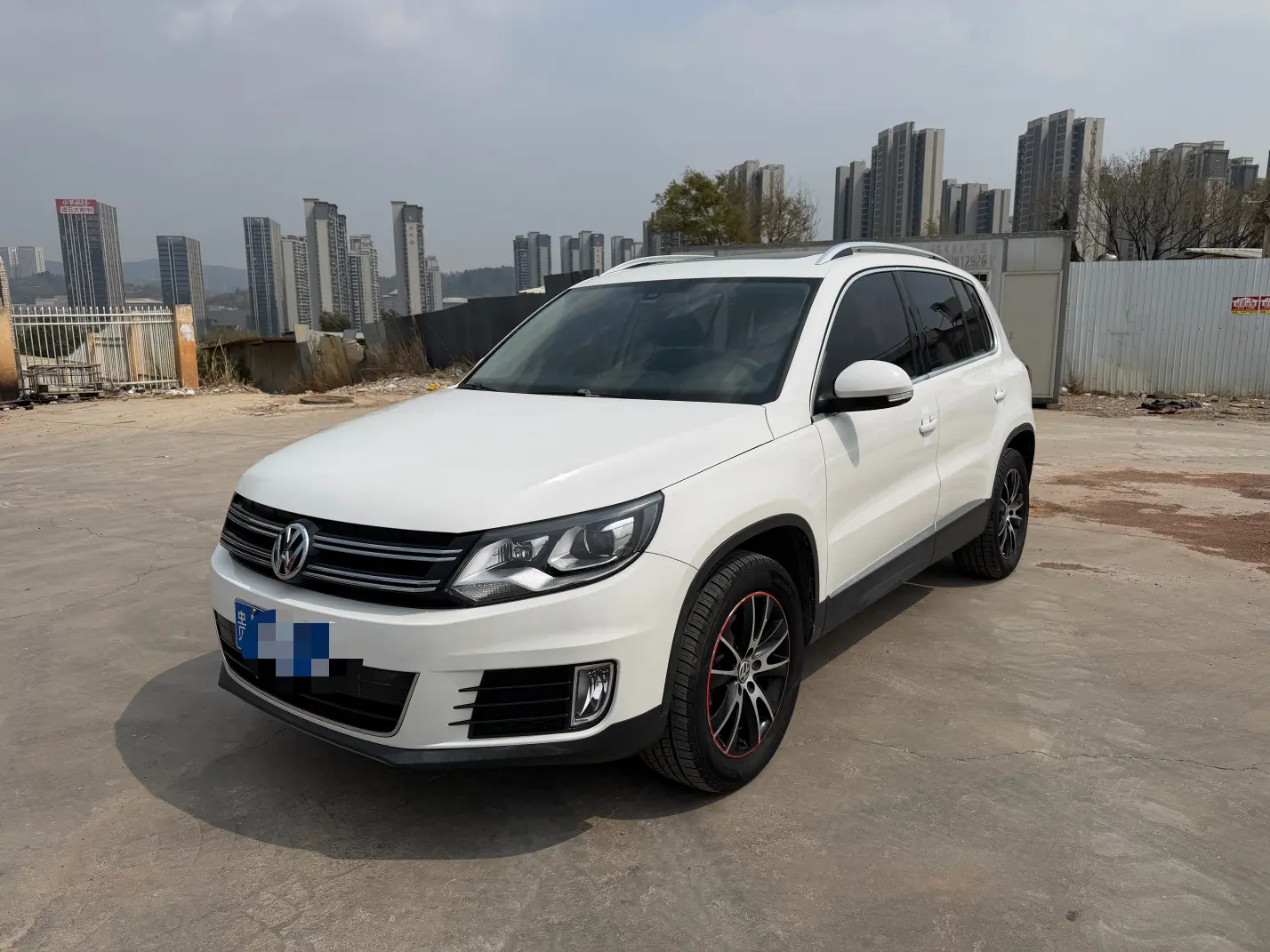 Volkswagen Tiguan (Tharu)