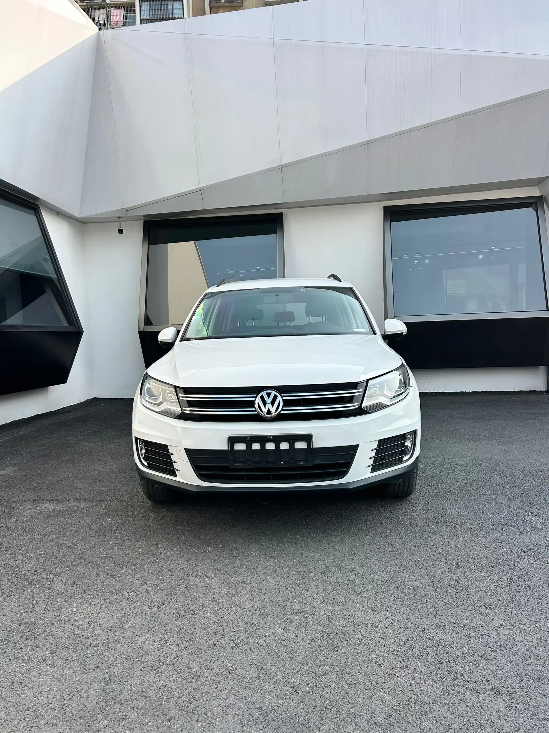 Volkswagen Tiguan (Tharu)  из Китая