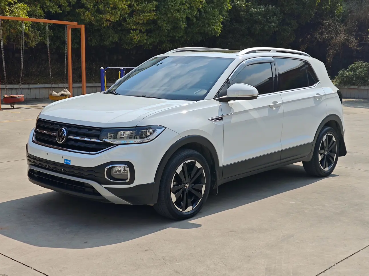 Volkswagen Explore the shadows  из Китая