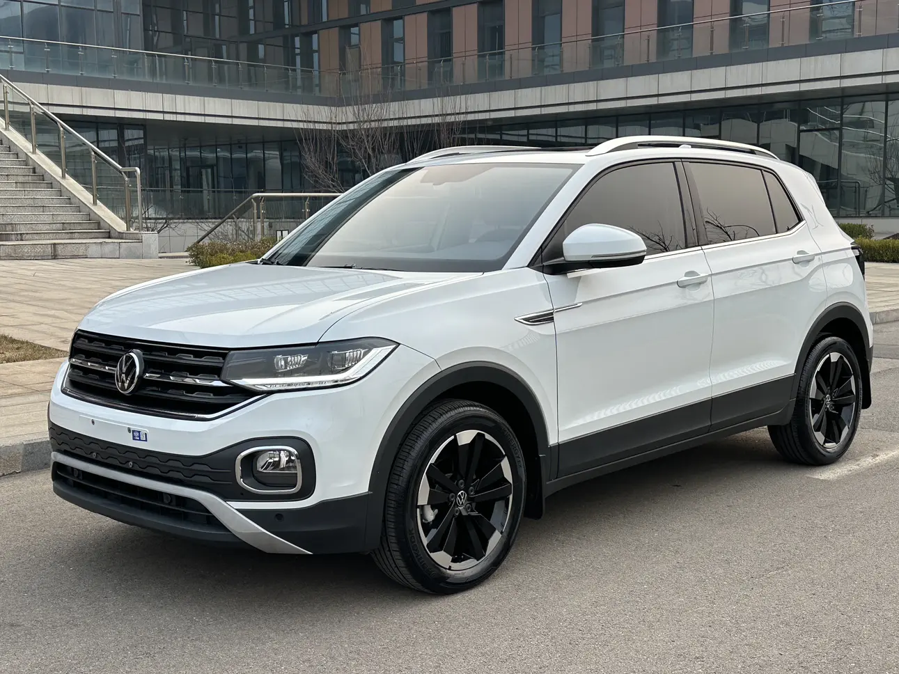 Volkswagen Explore the shadows  из Китая