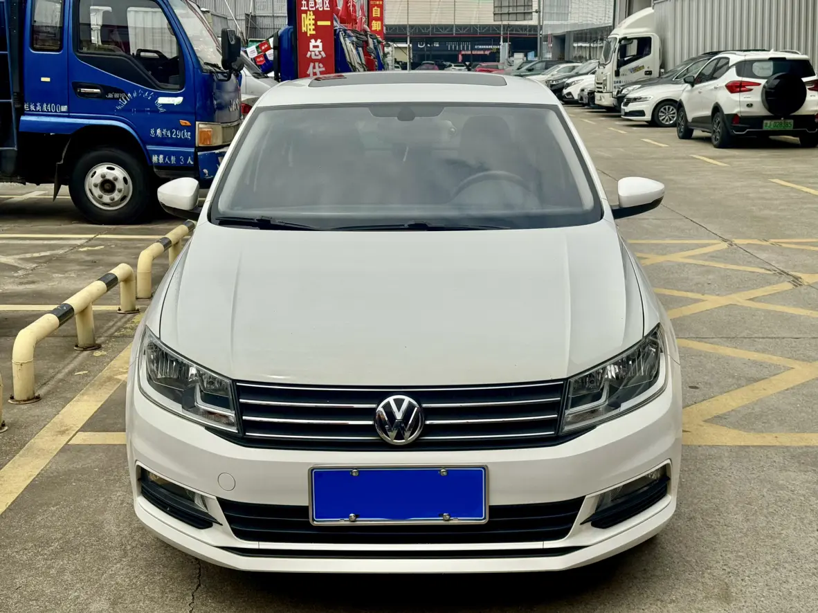 Volkswagen Santana  из Китая