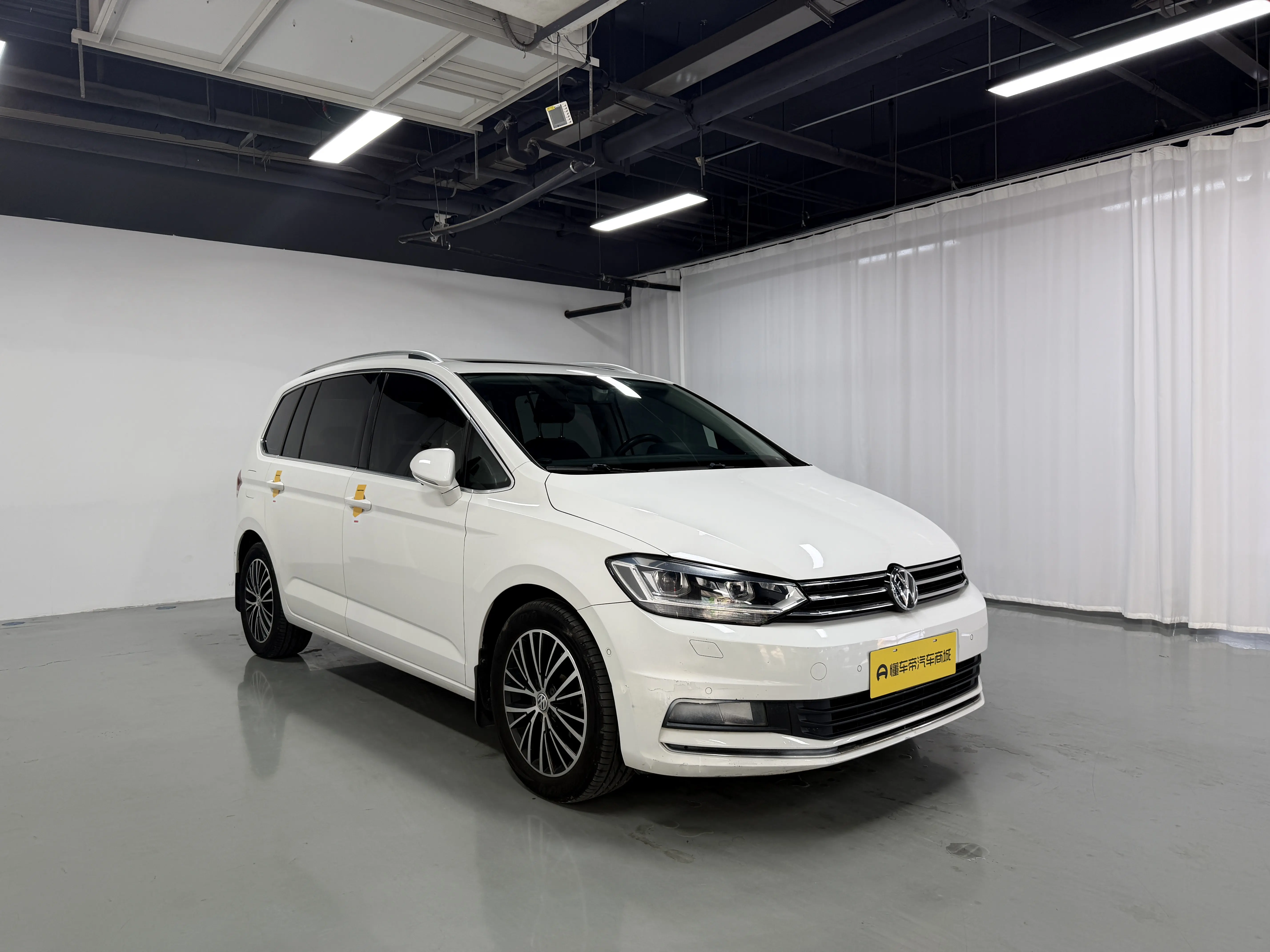 Volkswagen Touran L  из Китая