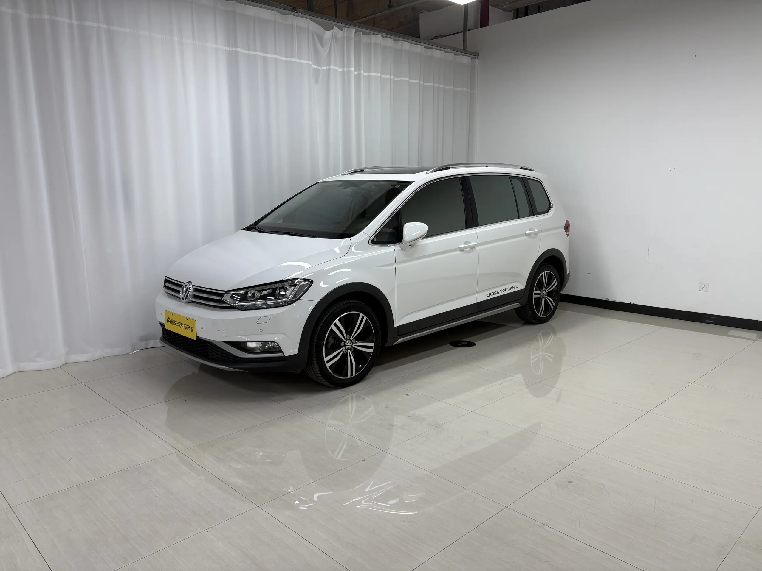 Volkswagen Touran L  из Китая