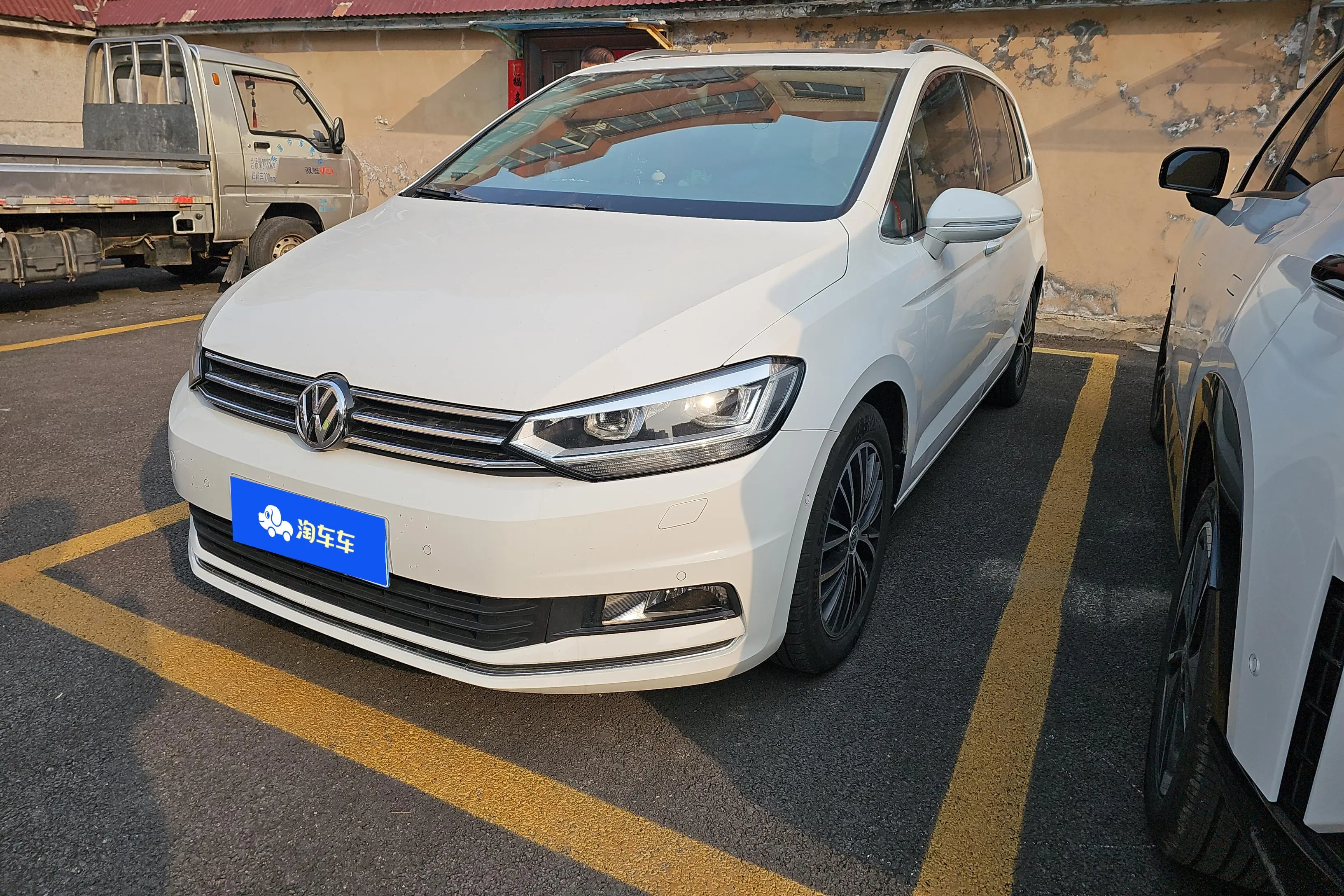 Volkswagen Touran L  из Китая