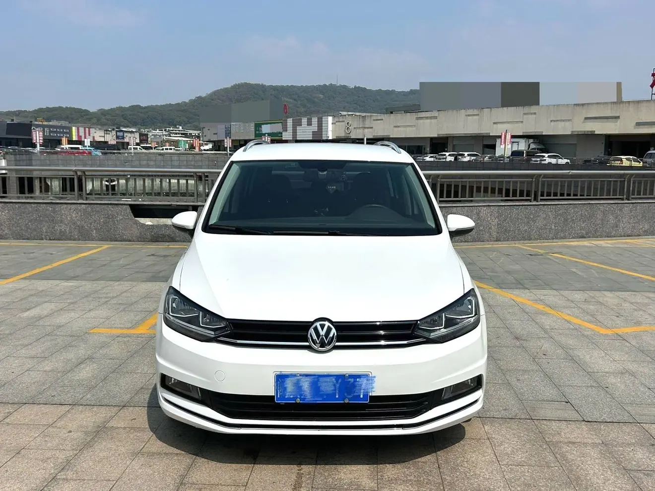Volkswagen Touran L  из Китая