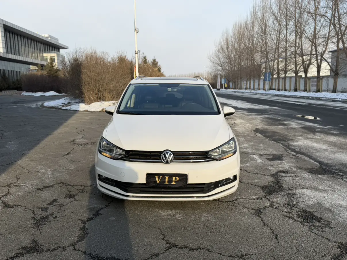 Volkswagen Touran L  из Китая