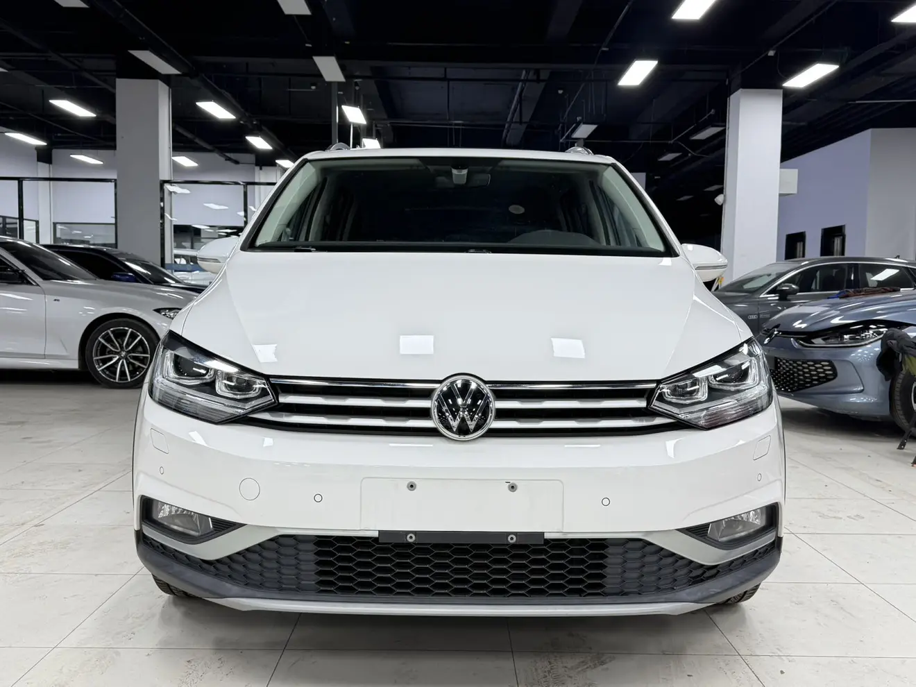 Volkswagen Touran L  из Китая