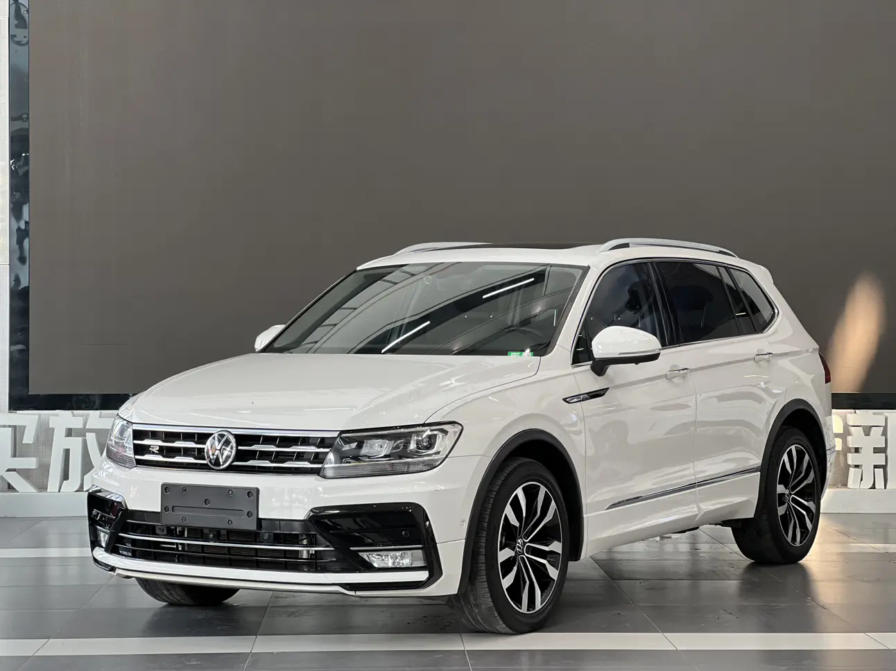Volkswagen Tiguan L  из Китая