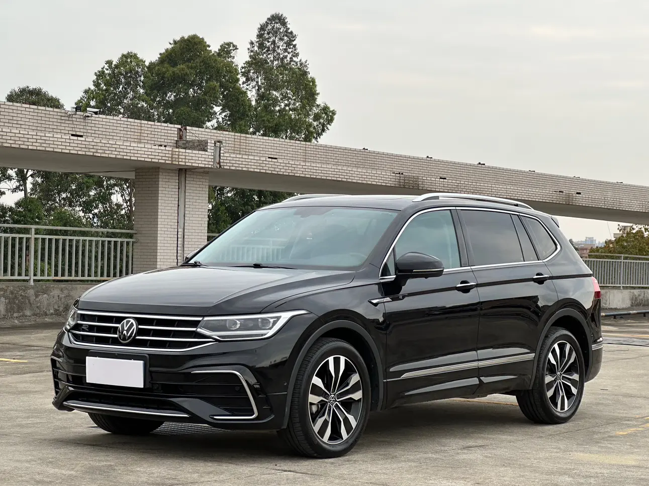 Volkswagen Tiguan L  из Китая