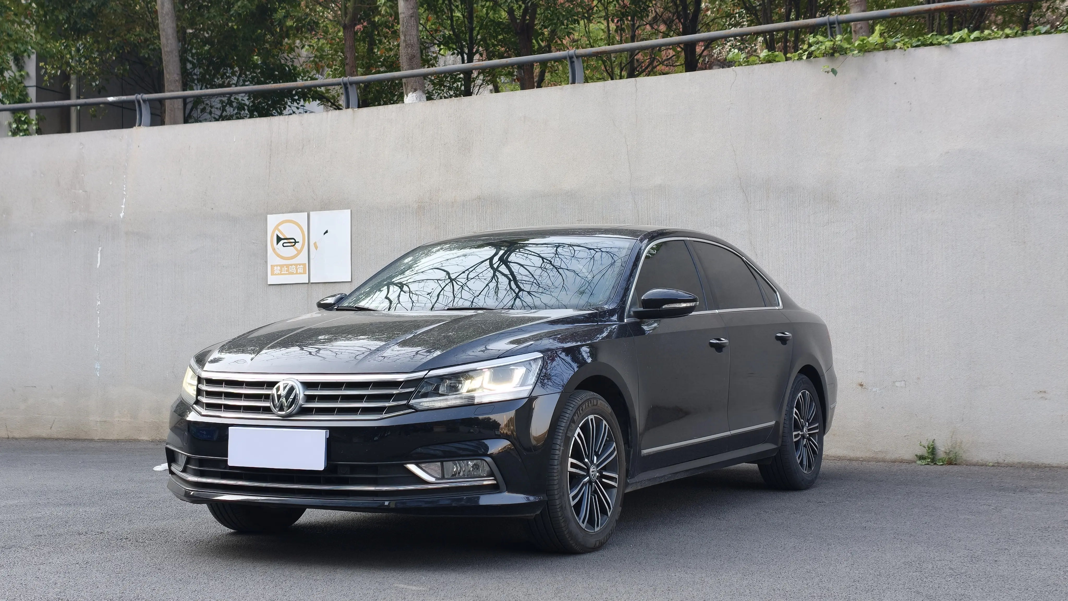 Volkswagen Passat  из Китая