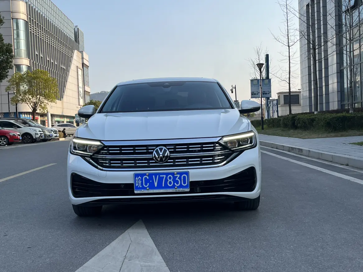 Volkswagen Sagitar  из Китая