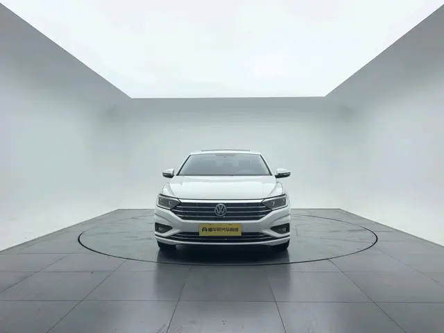 Volkswagen Sagitar  из Китая