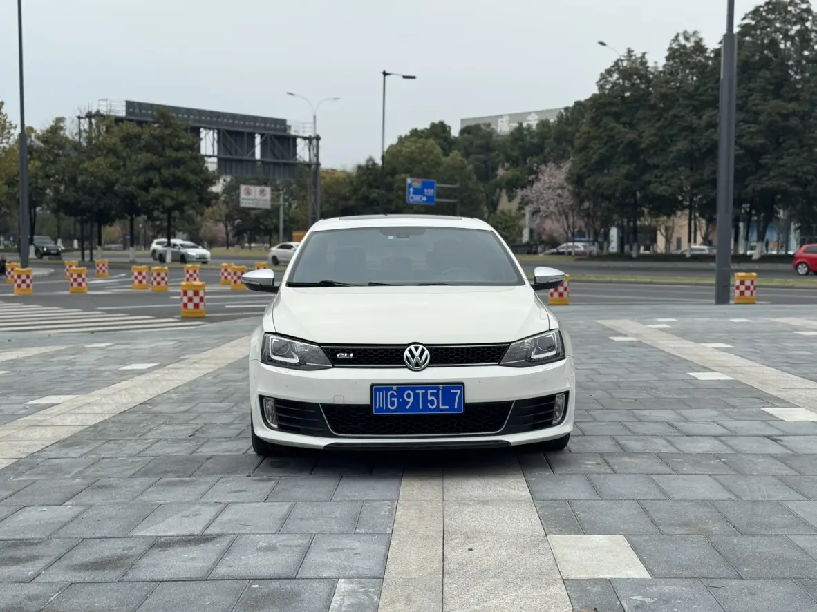 Volkswagen Sagitar  из Китая