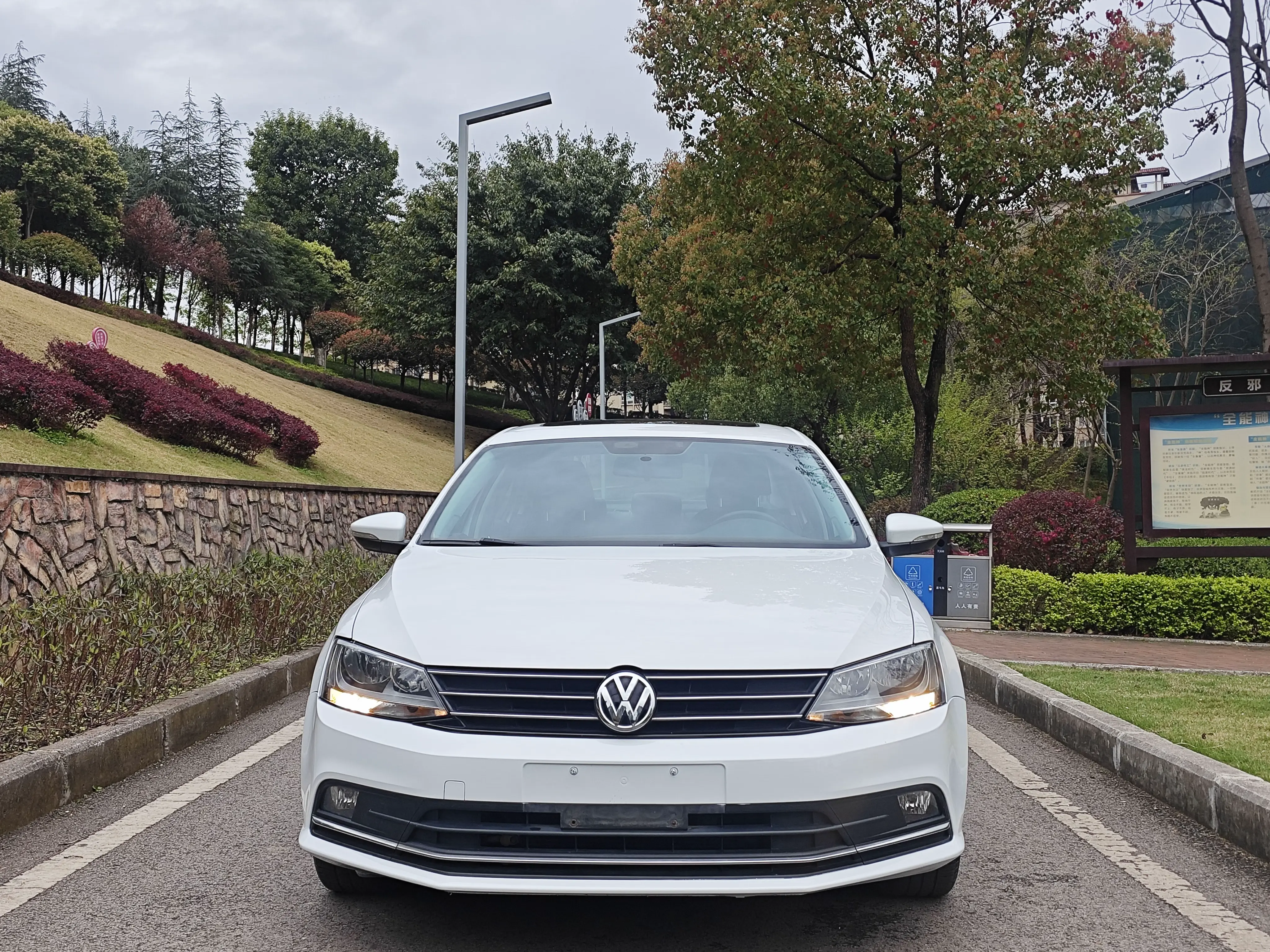 Volkswagen Sagitar  из Китая