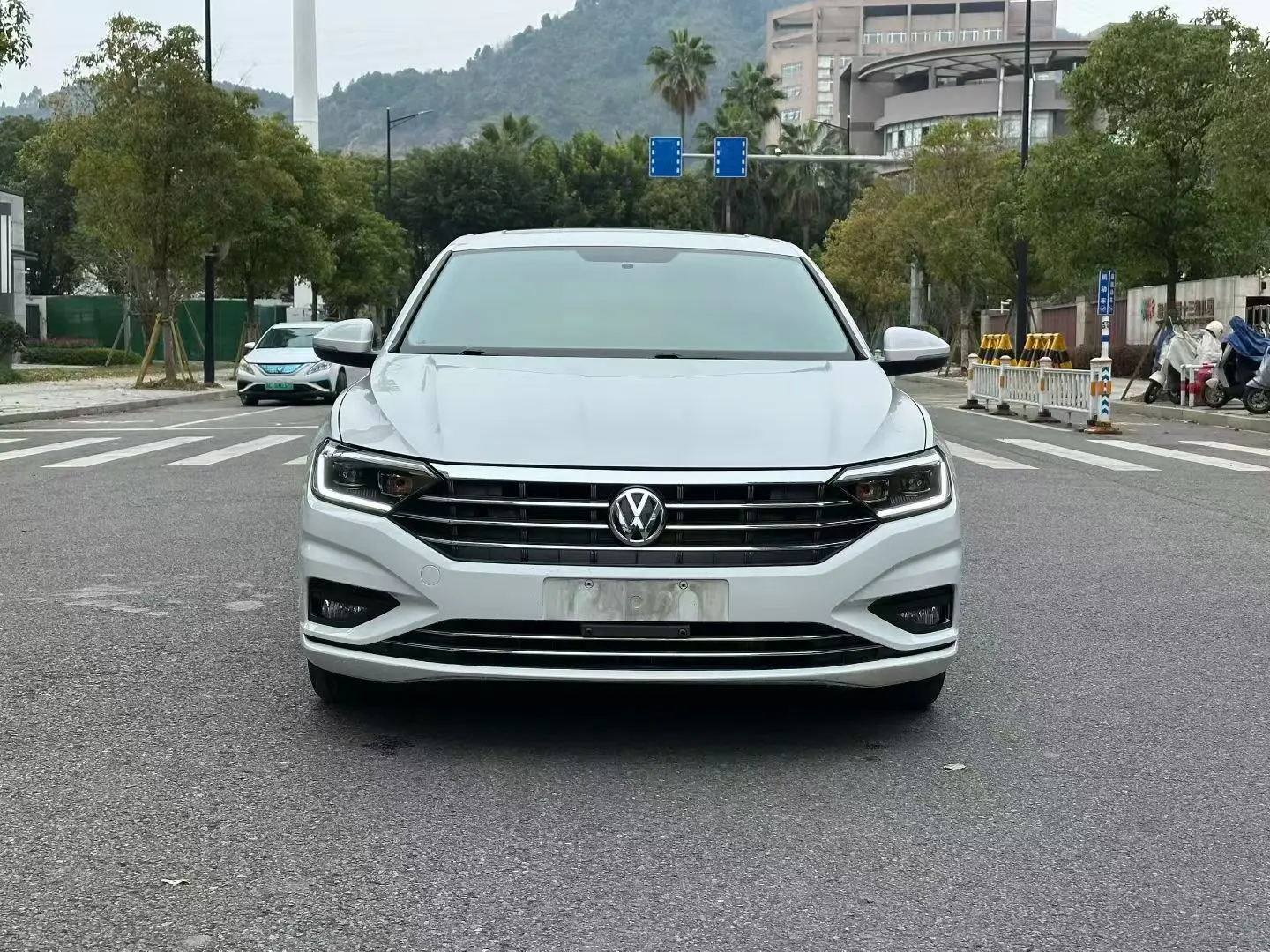 Volkswagen Sagitar  из Китая