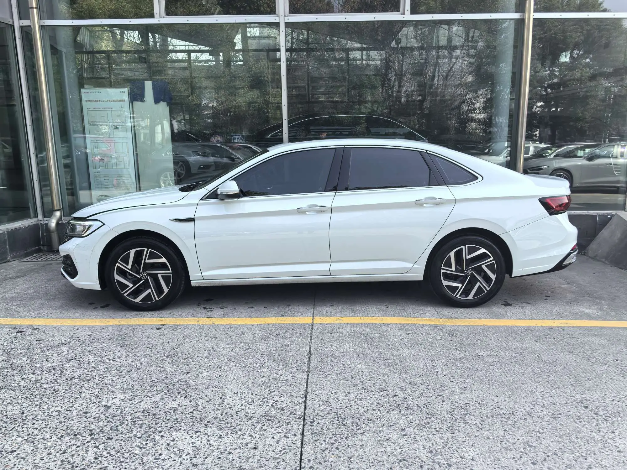 Volkswagen Sagitar  из Китая