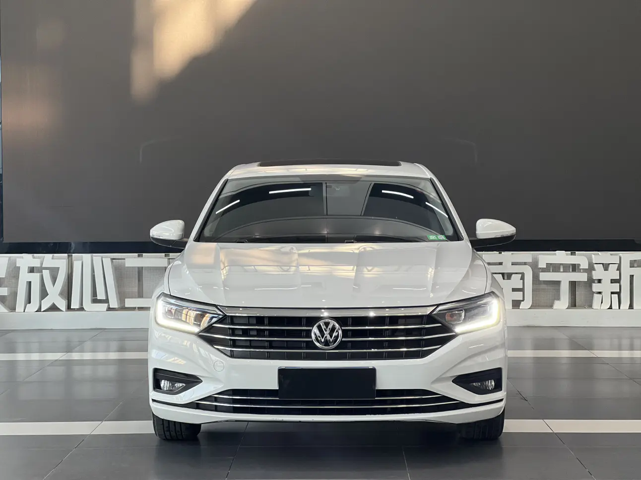 Volkswagen Sagitar  из Китая