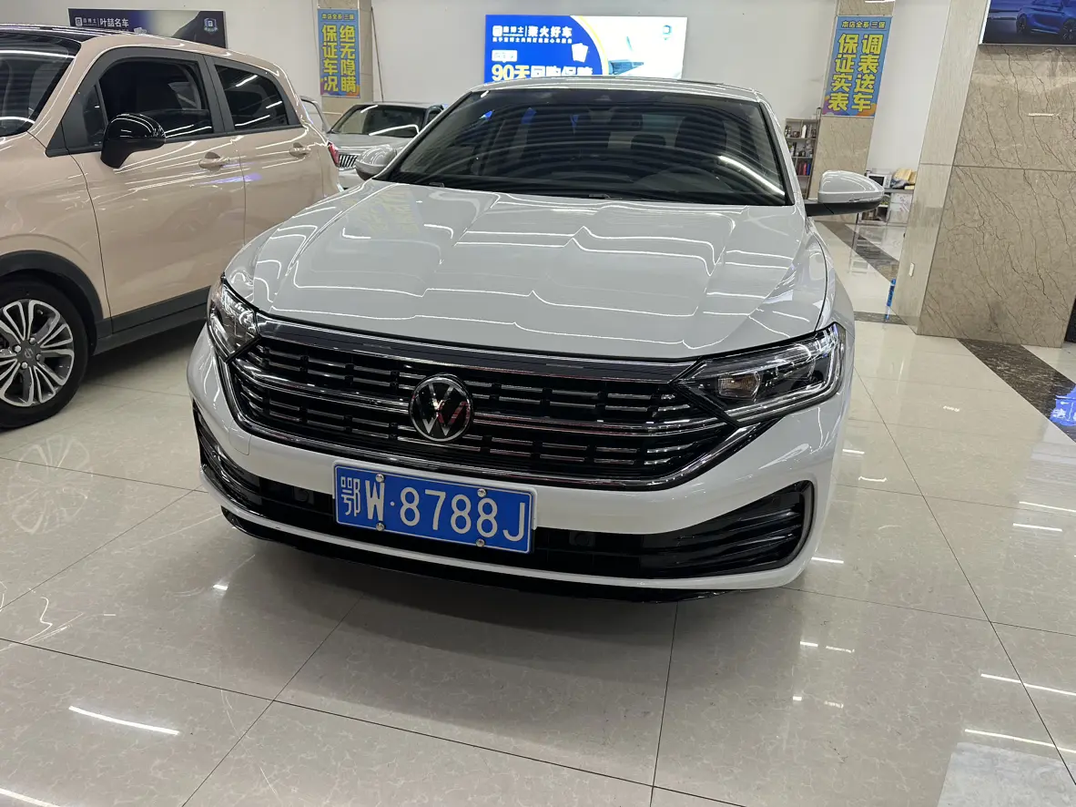 Volkswagen Sagitar  из Китая