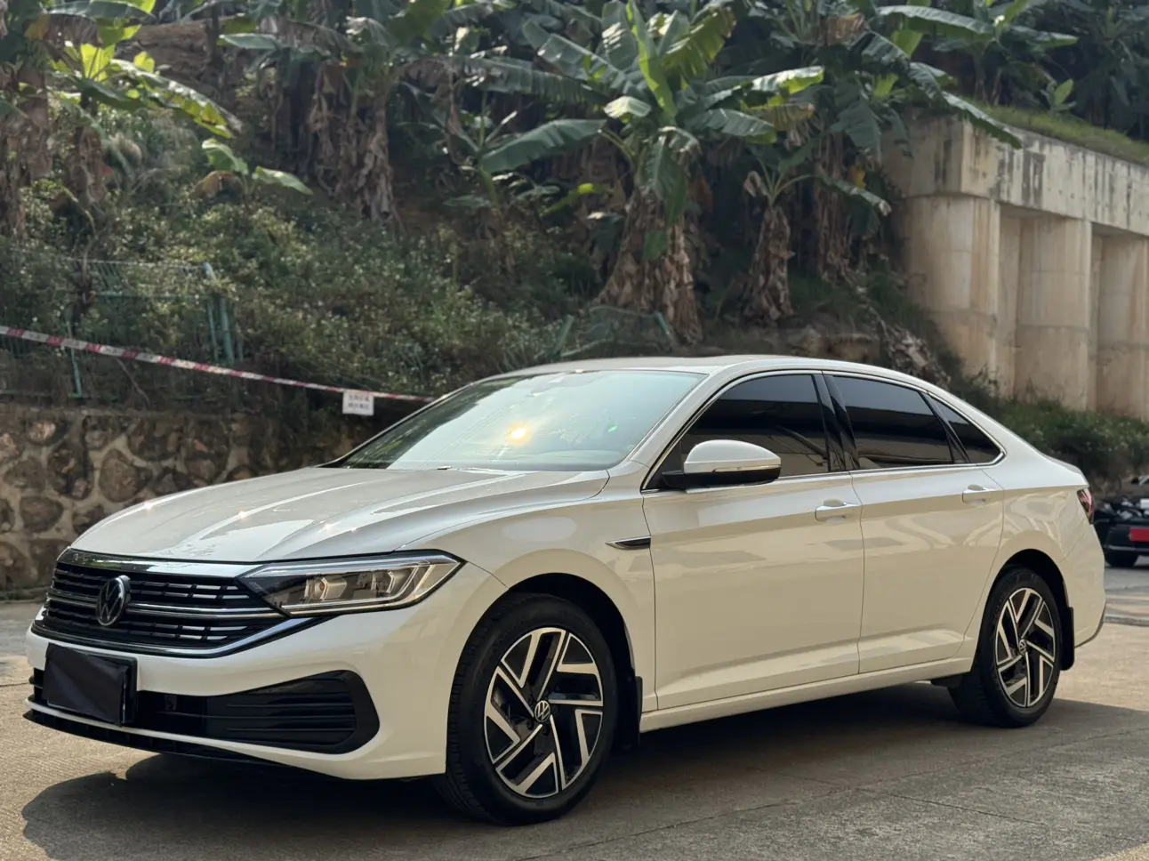 Volkswagen Sagitar  из Китая