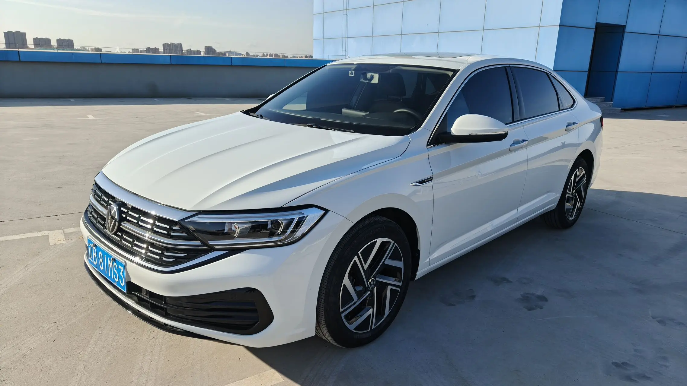 Volkswagen Sagitar  из Китая