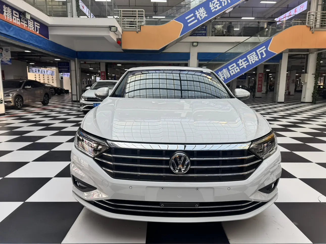 Volkswagen Sagitar  из Китая