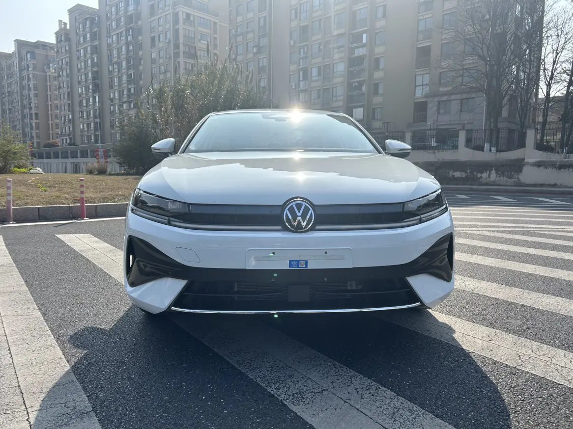 Volkswagen Sagitar  из Китая