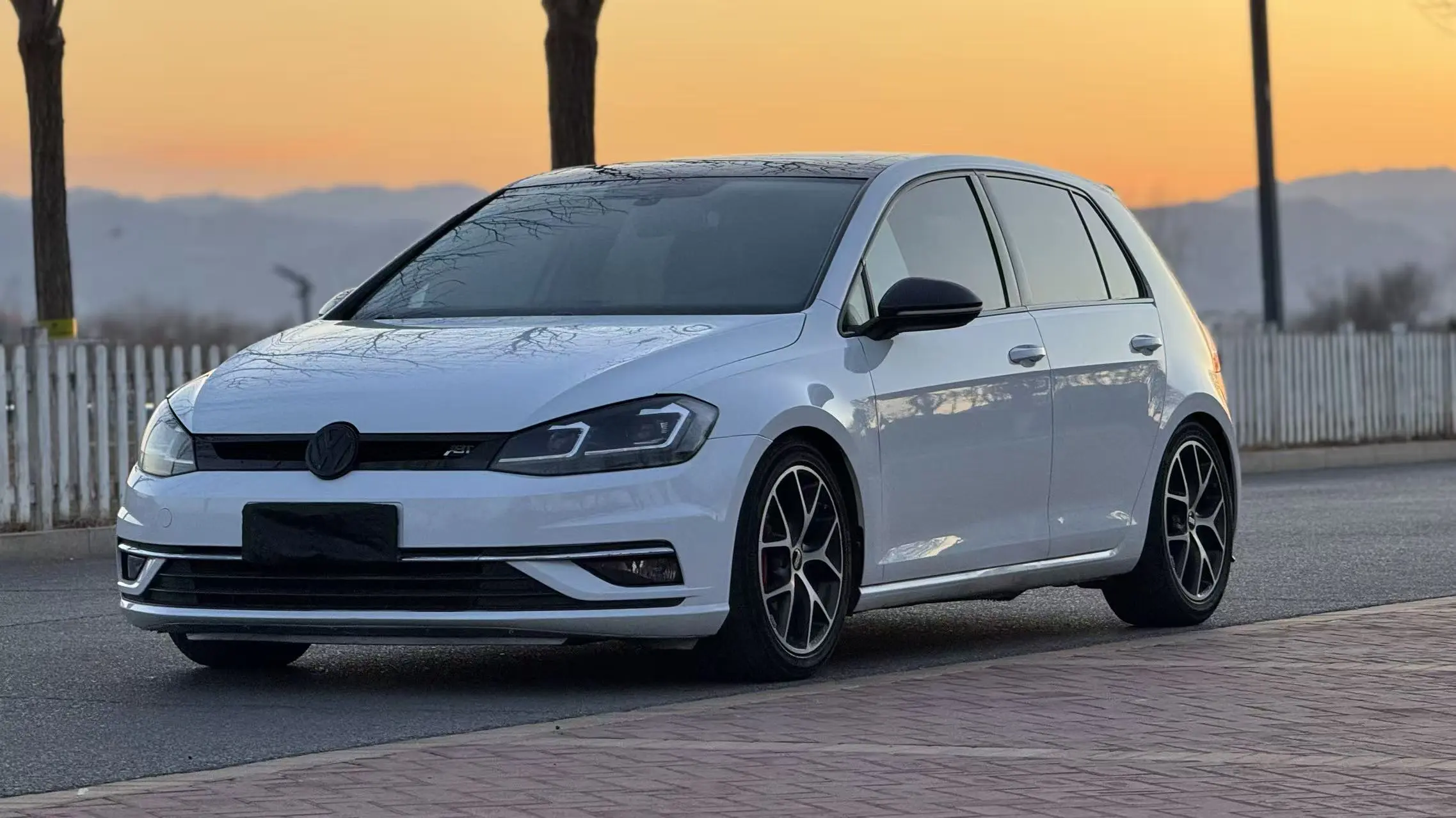 Volkswagen Golf  из Китая