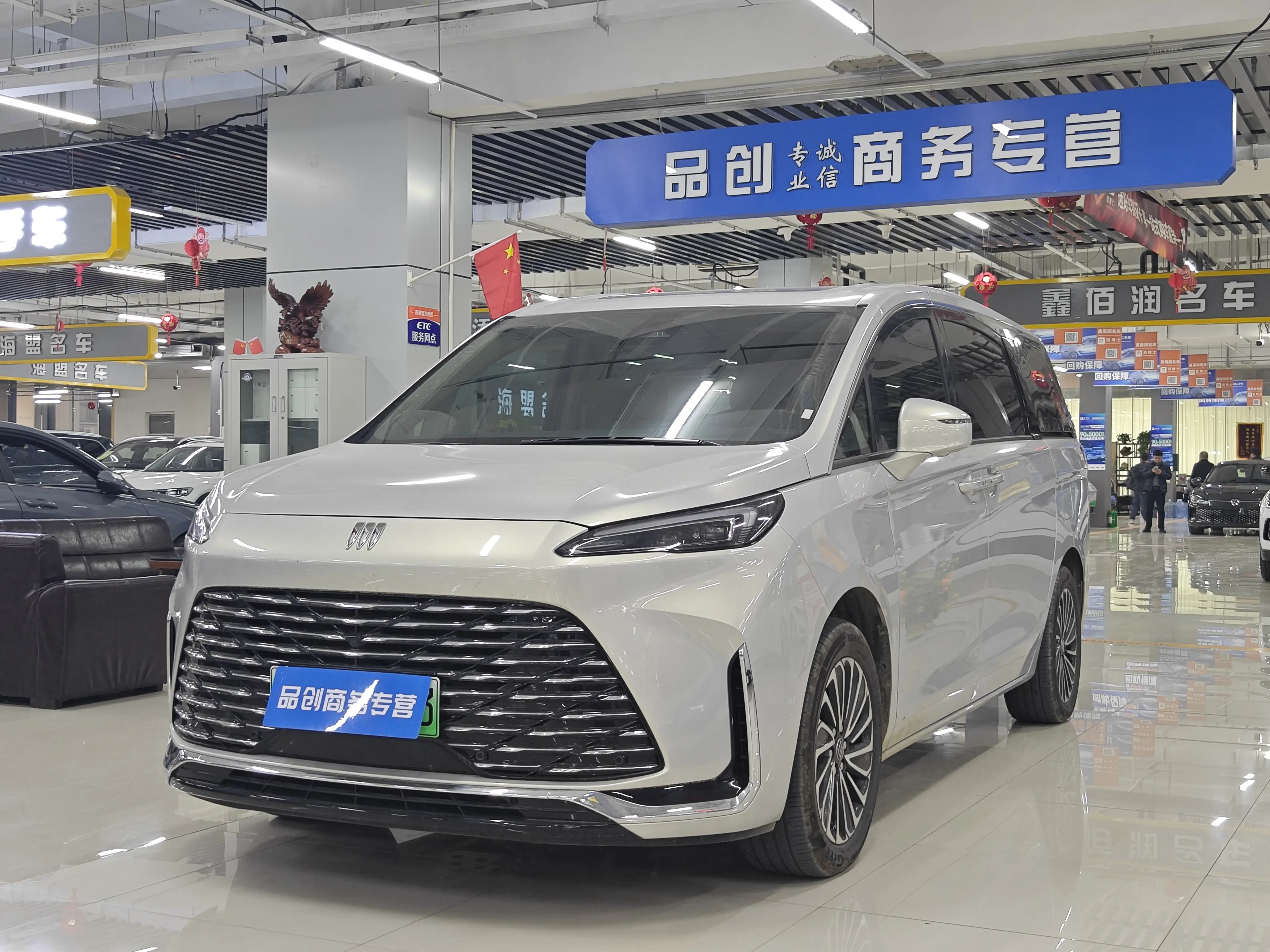 Buick GL8 PHEV  из Китая