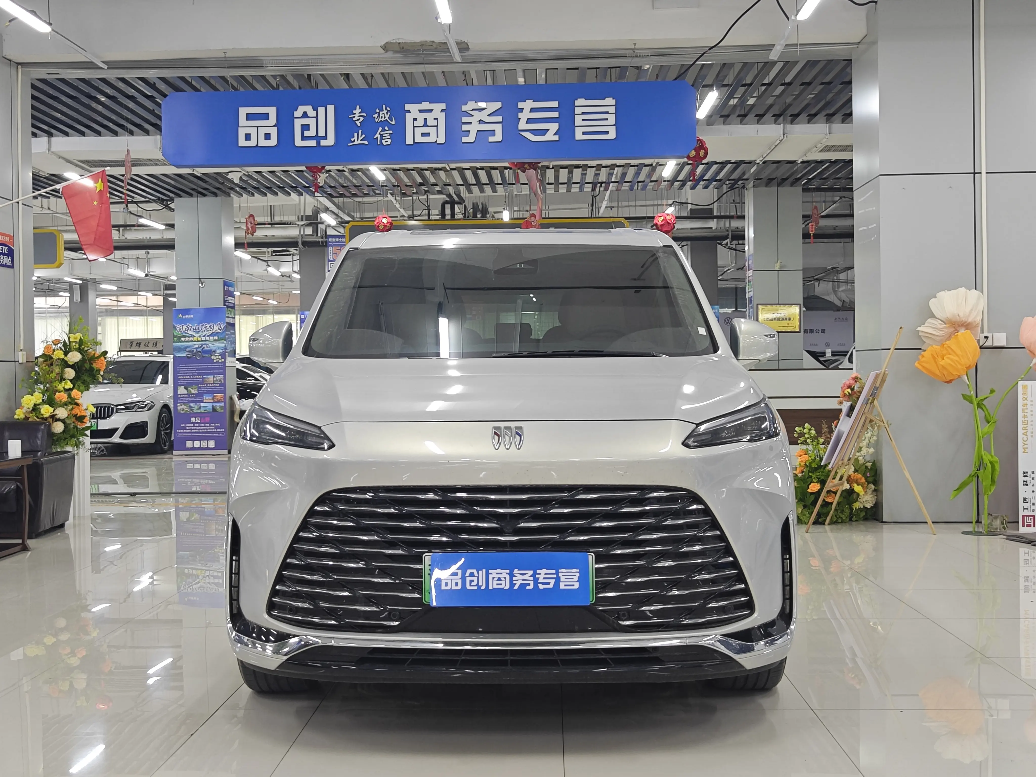 Buick GL8 PHEV  из Китая