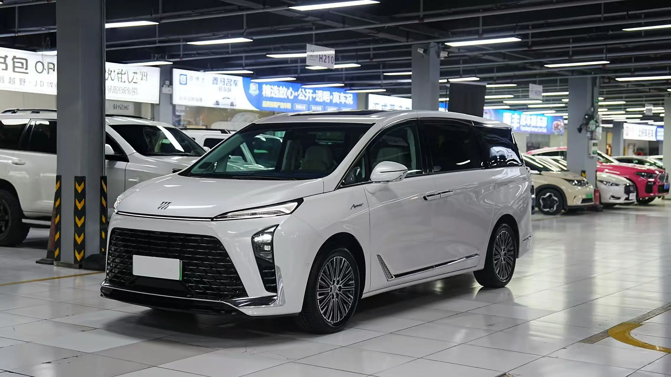 Buick GL8 PHEV  из Китая