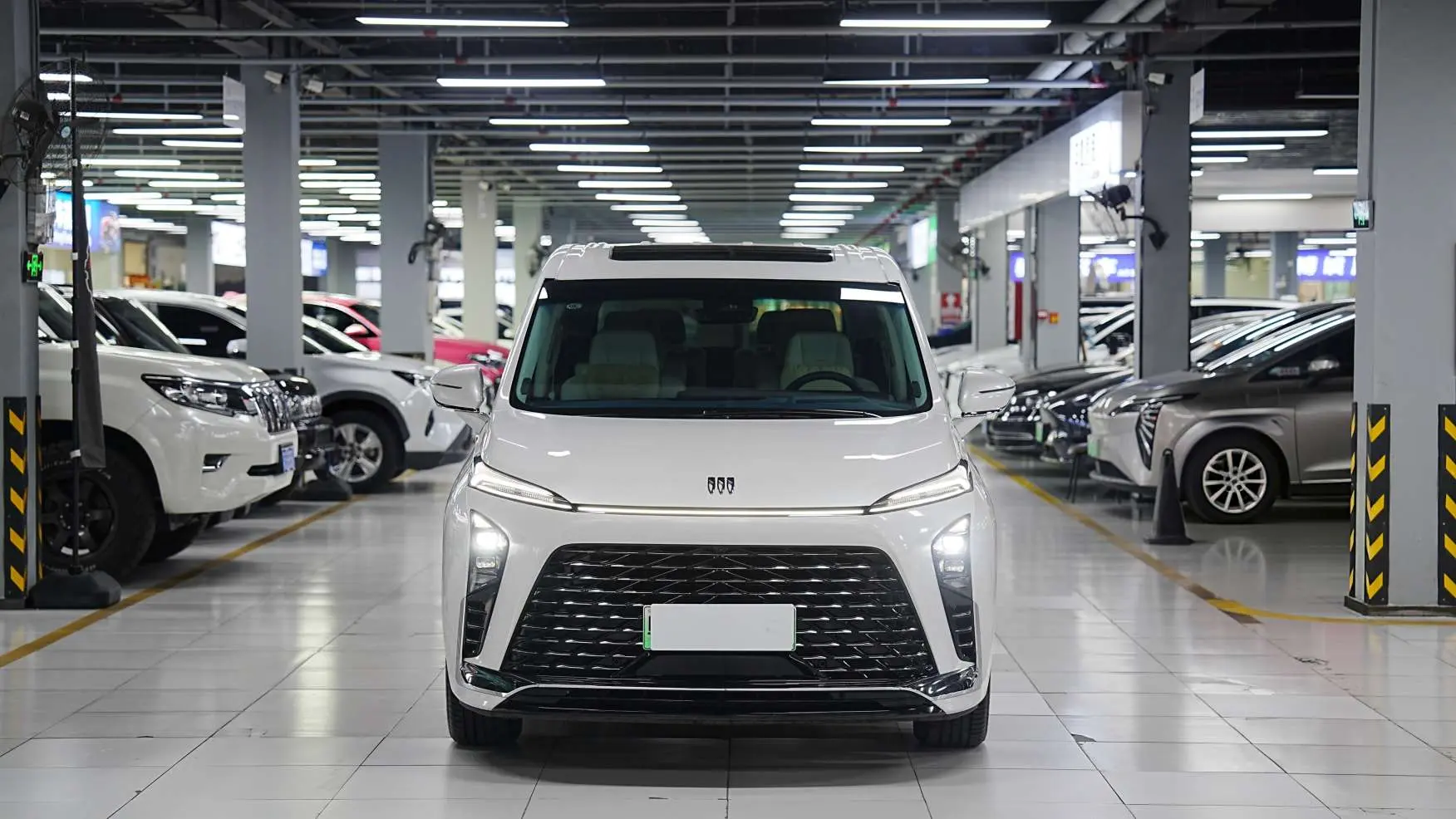 Buick GL8 PHEV  из Китая