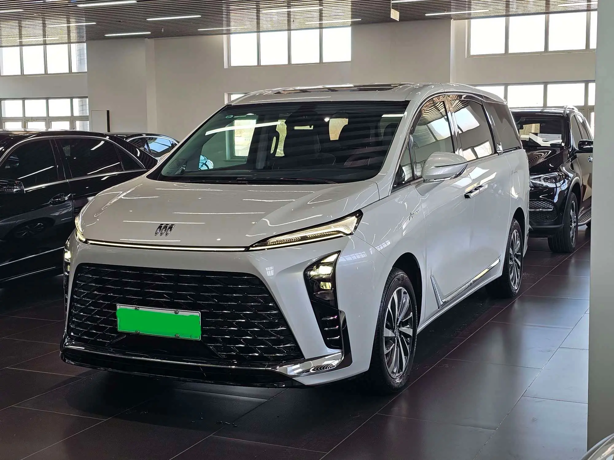 Buick GL8 PHEV  из Китая