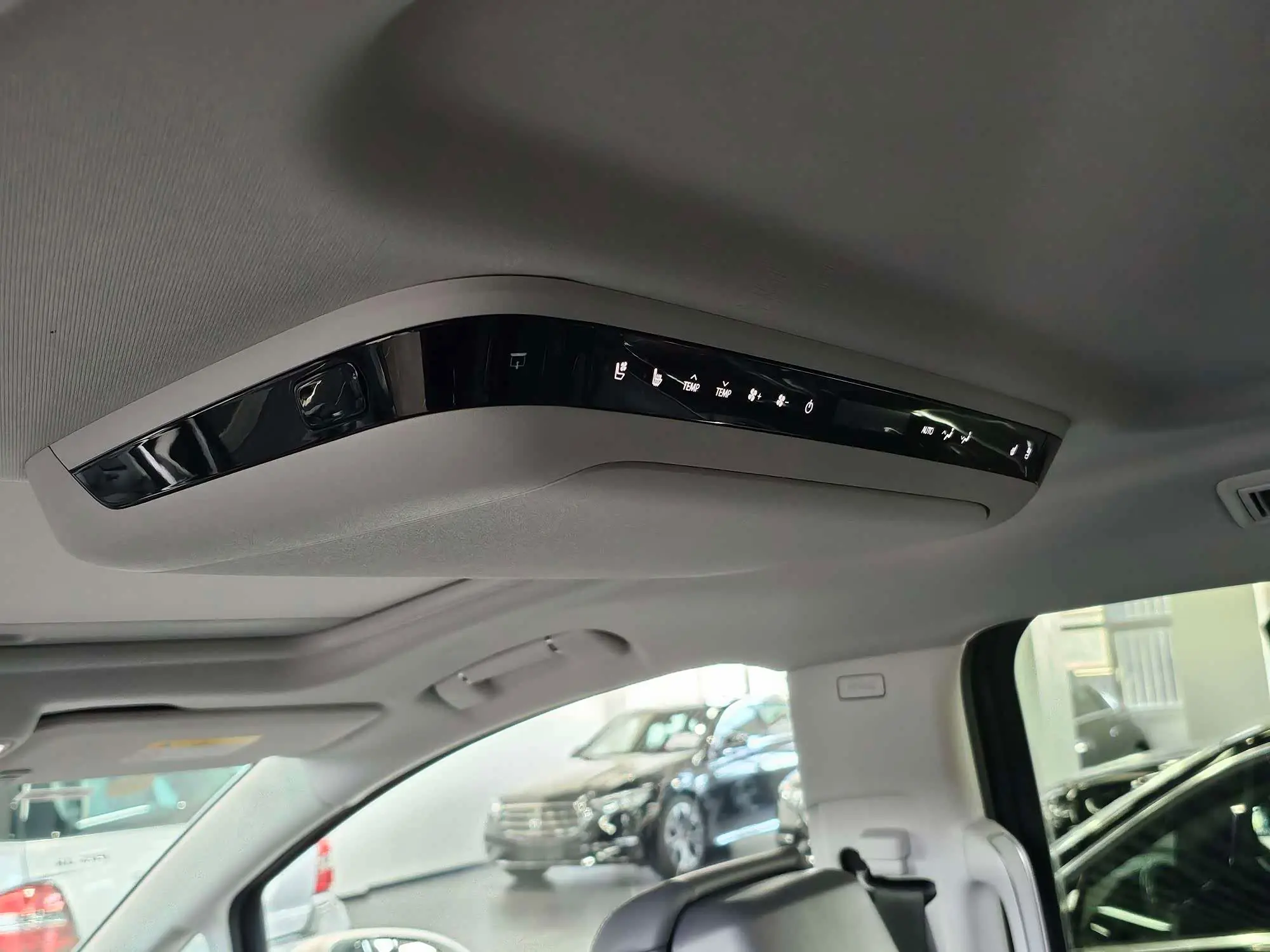 Buick GL8 PHEV  из Китая