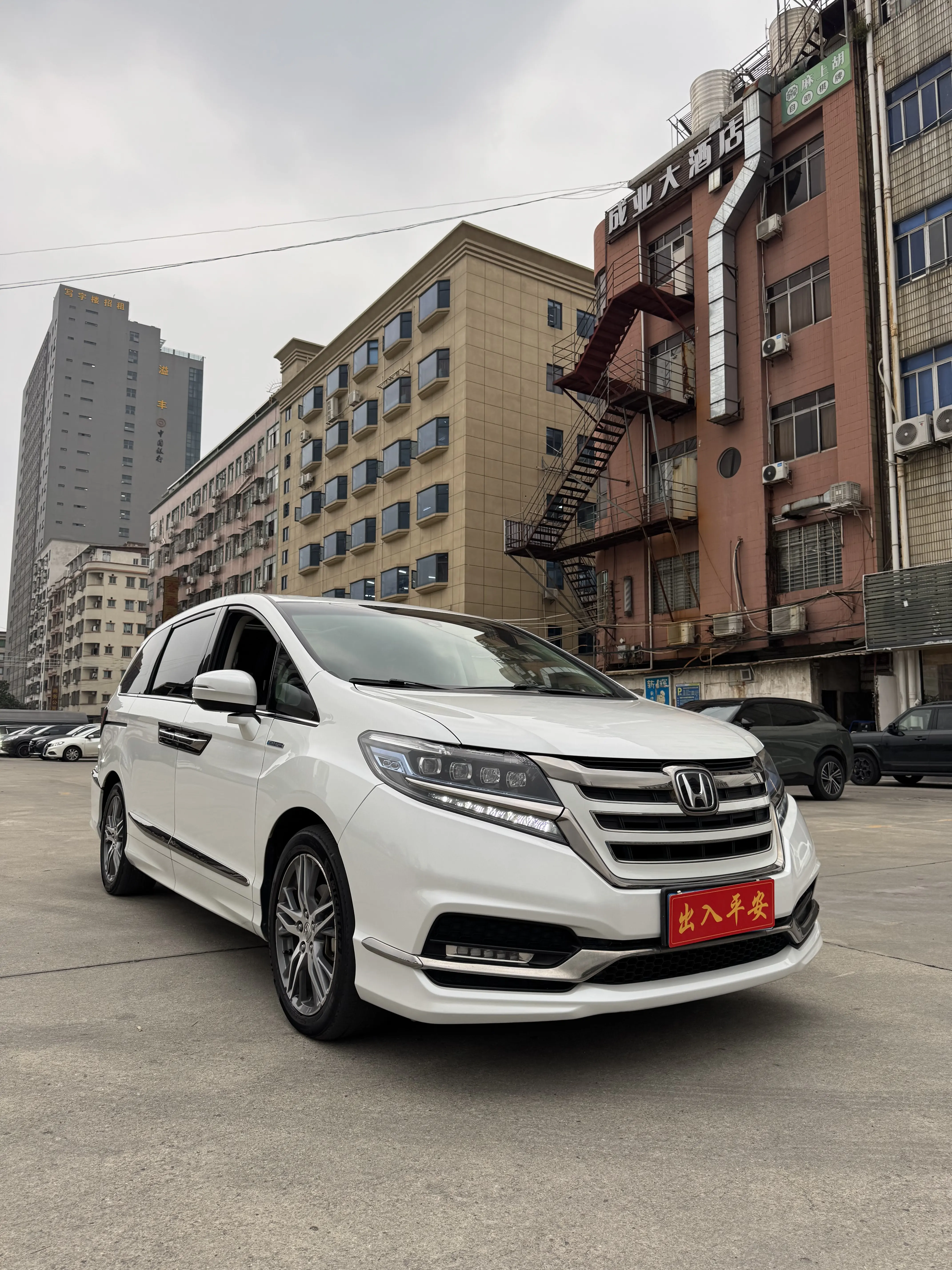 Honda Elysion (Alison)  из Китая