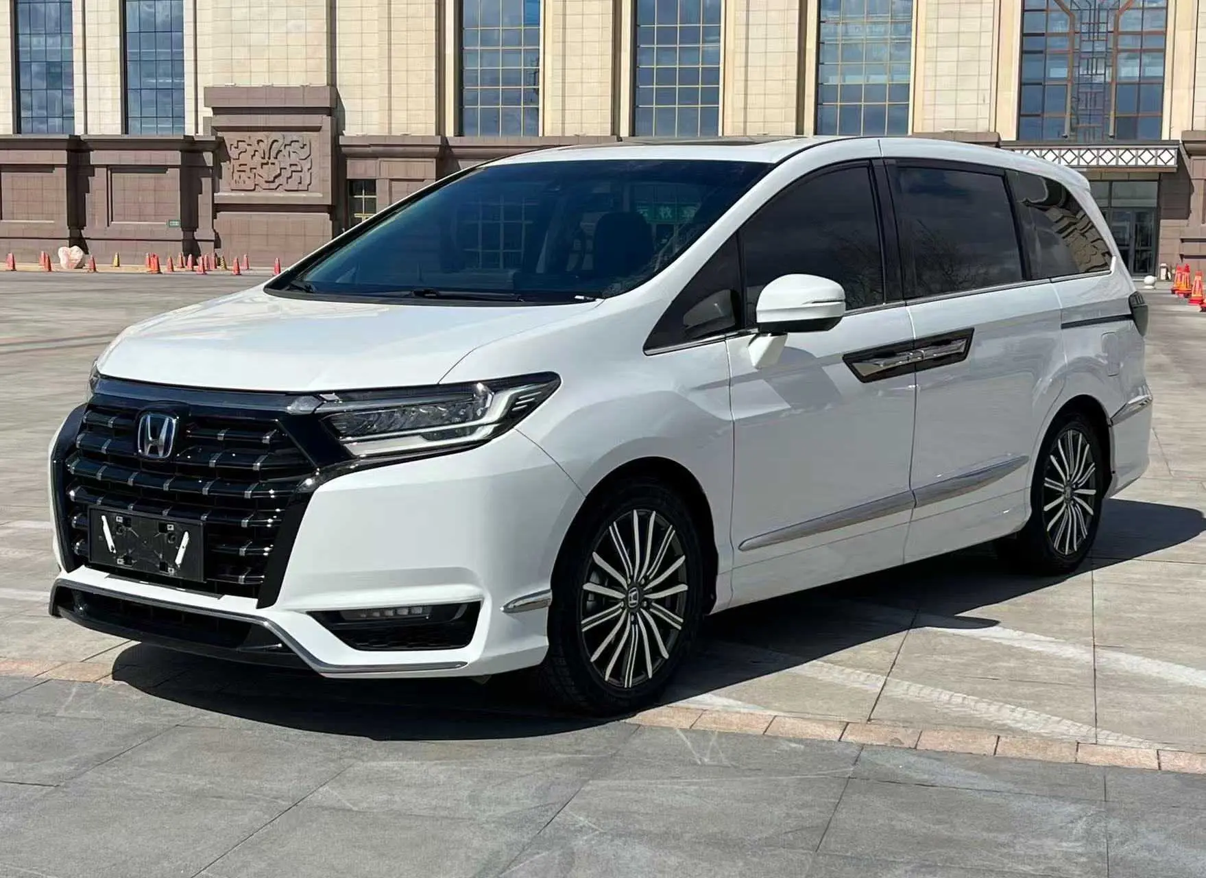 Honda Elysion (Alison)  из Китая