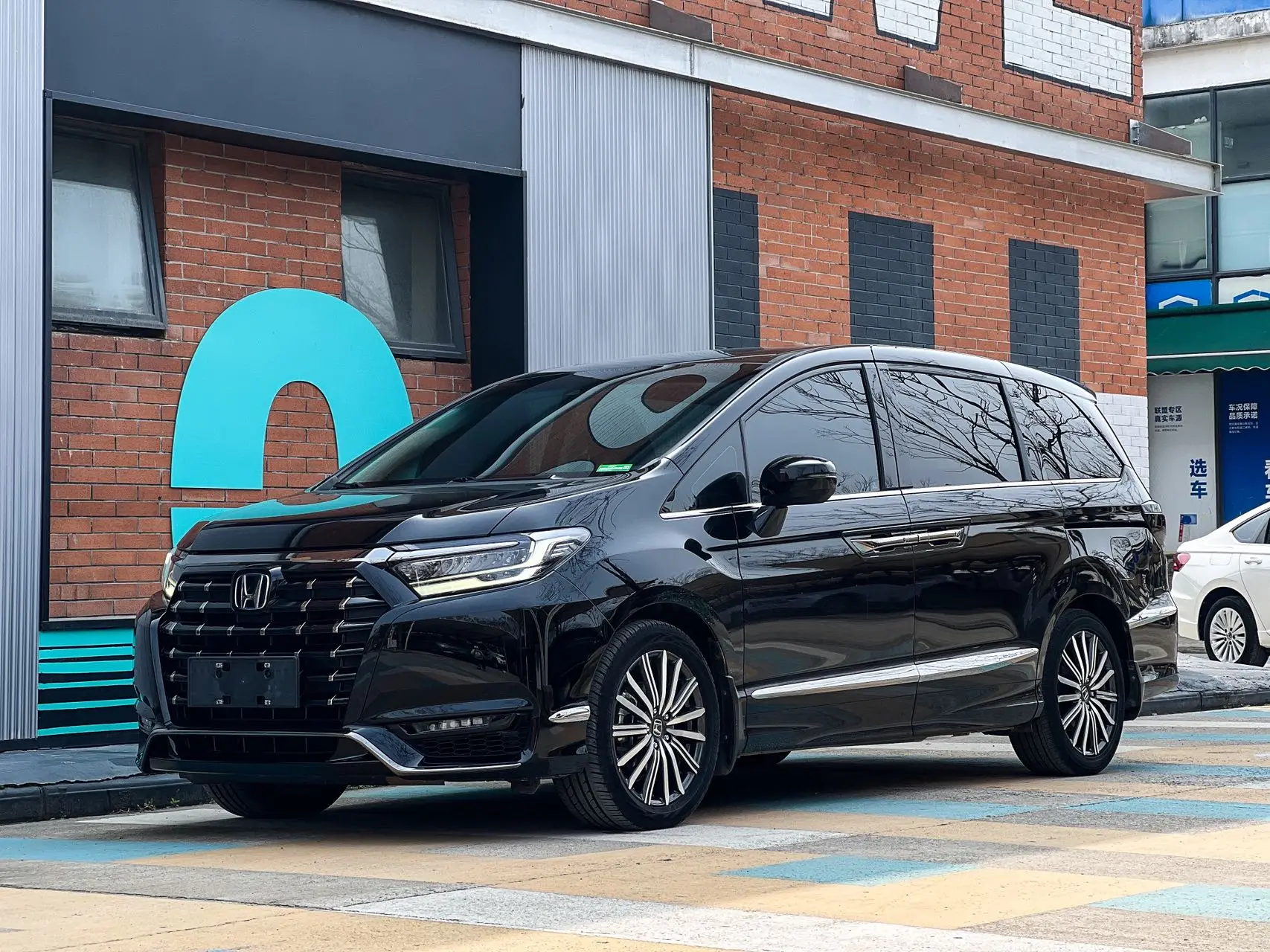 Honda Elysion (Alison)  из Китая